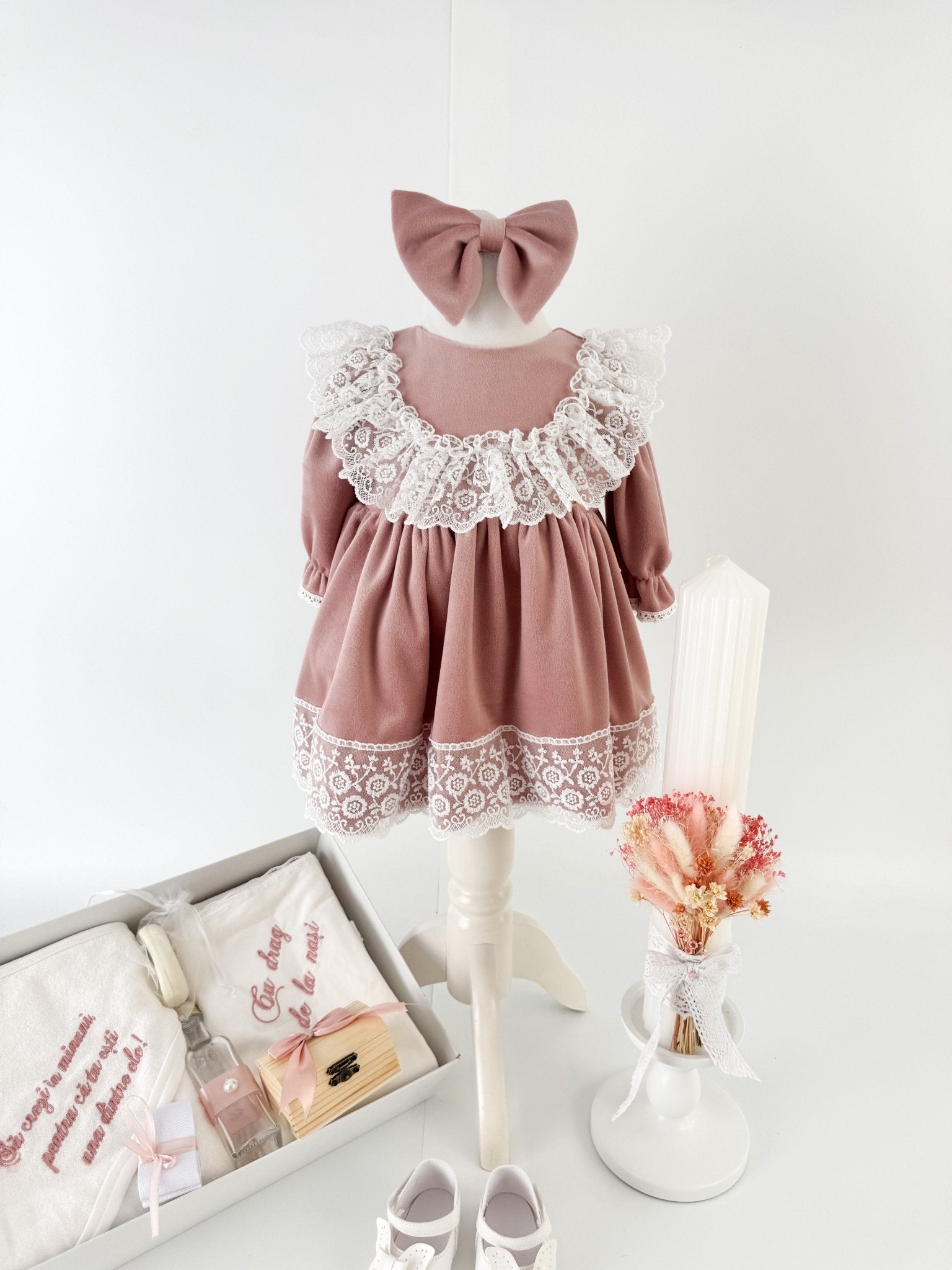Trusou botez complet cu rochita eleganta si lumanare personalizata manual - Dienuta - Botez bebelusi