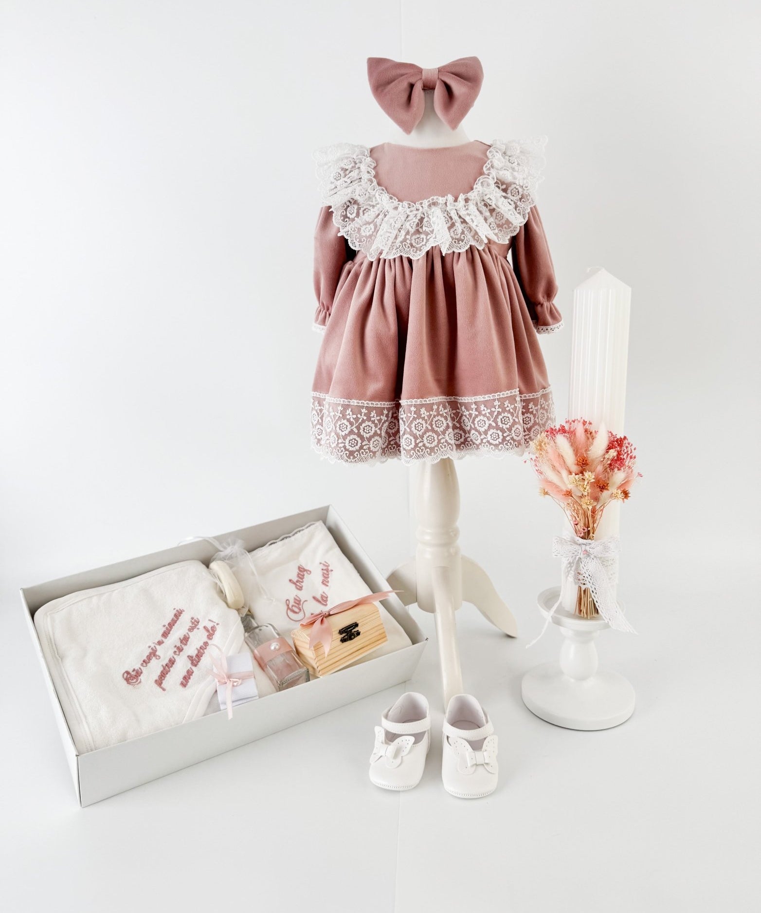Trusou botez complet cu rochita eleganta si lumanare personalizata manual - Dienuta - Botez bebelusi