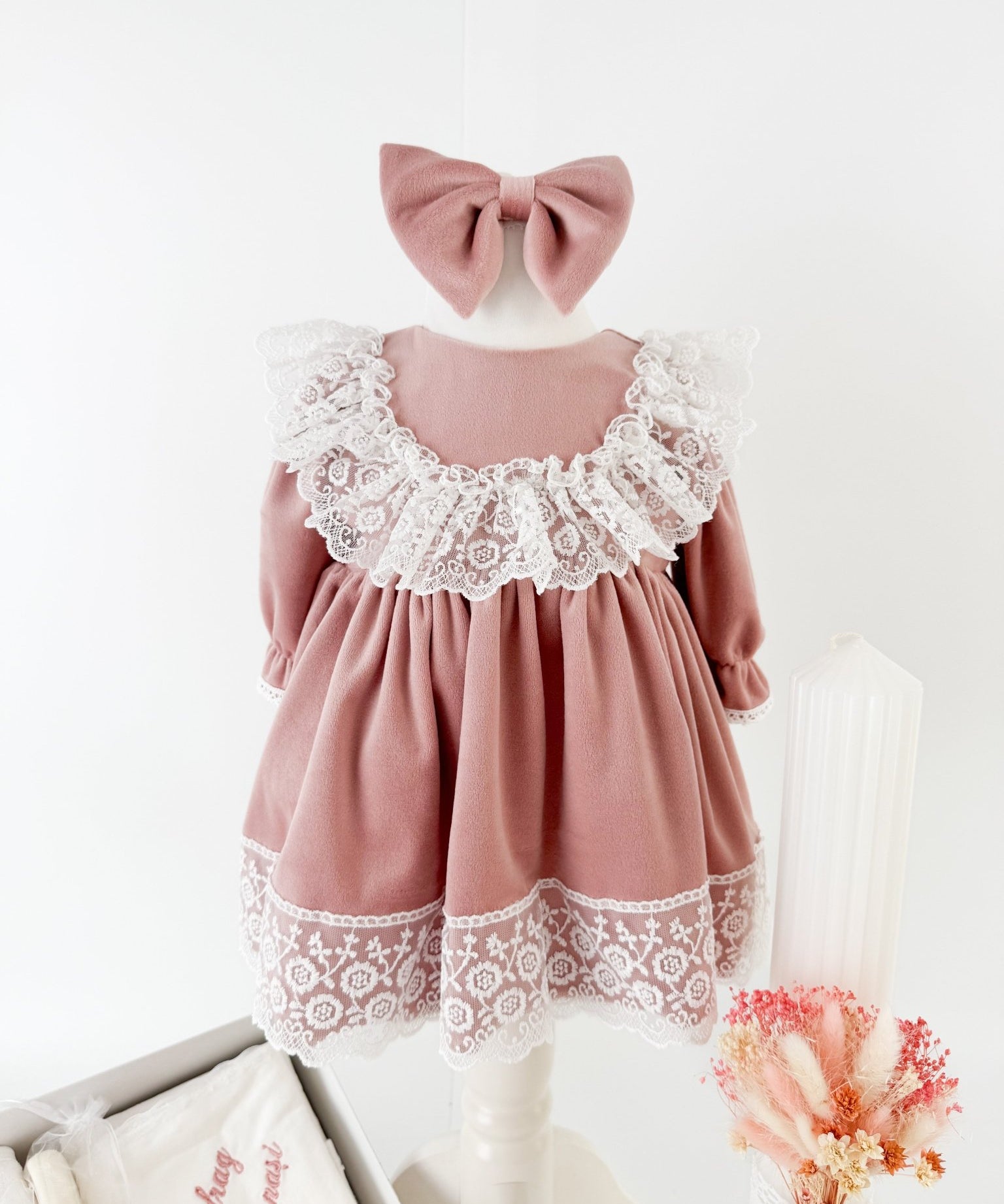 Trusou botez complet cu rochita eleganta si lumanare personalizata manual - Dienuta - Botez bebelusi
