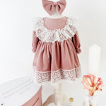 Trusou botez complet cu rochita eleganta si lumanare personalizata manual - Dya - Botez bebelusi