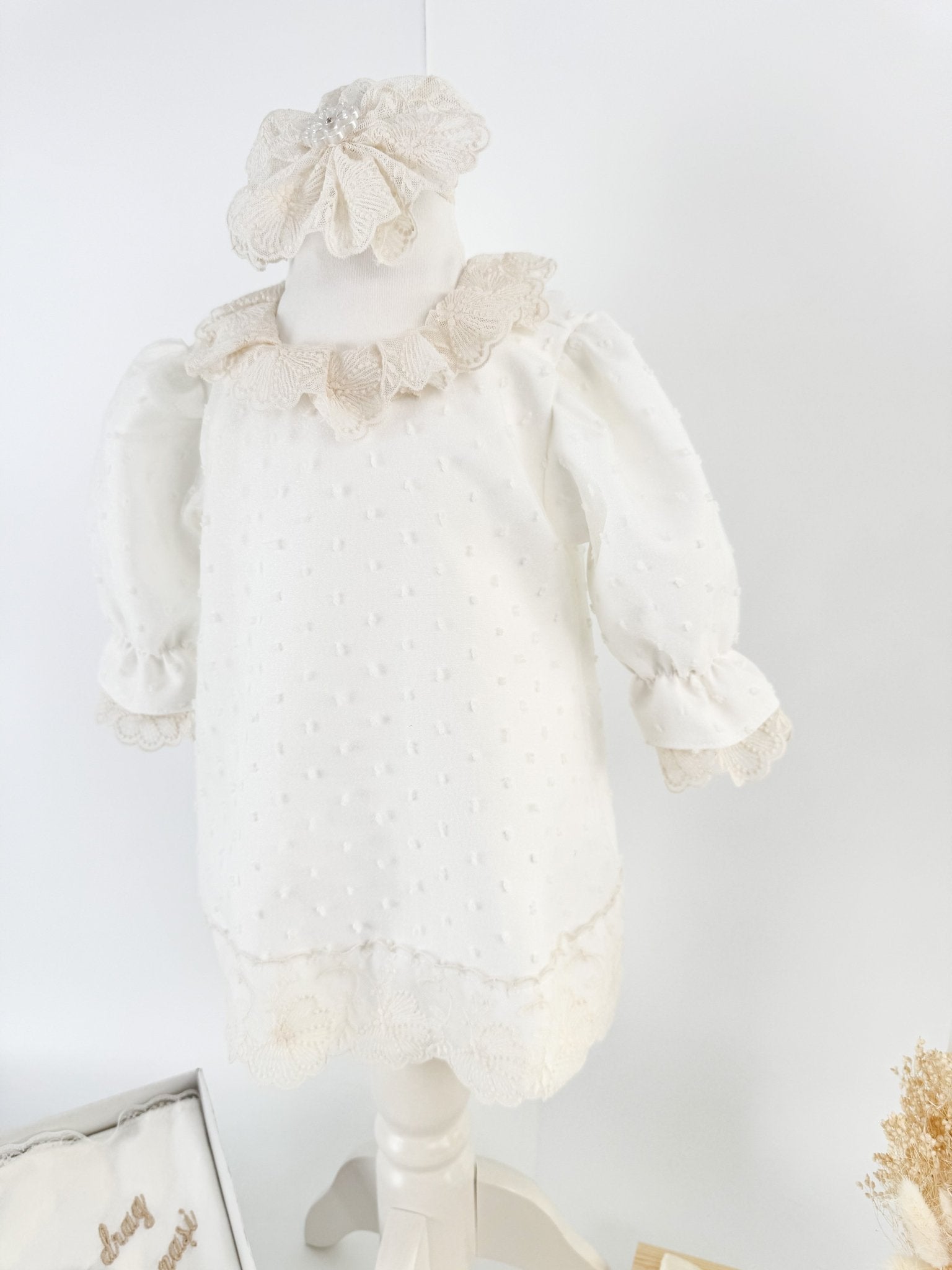 Trusou botez complet cu rochita eleganta si lumanare personalizata manual - Ecateris - Botez bebelusi