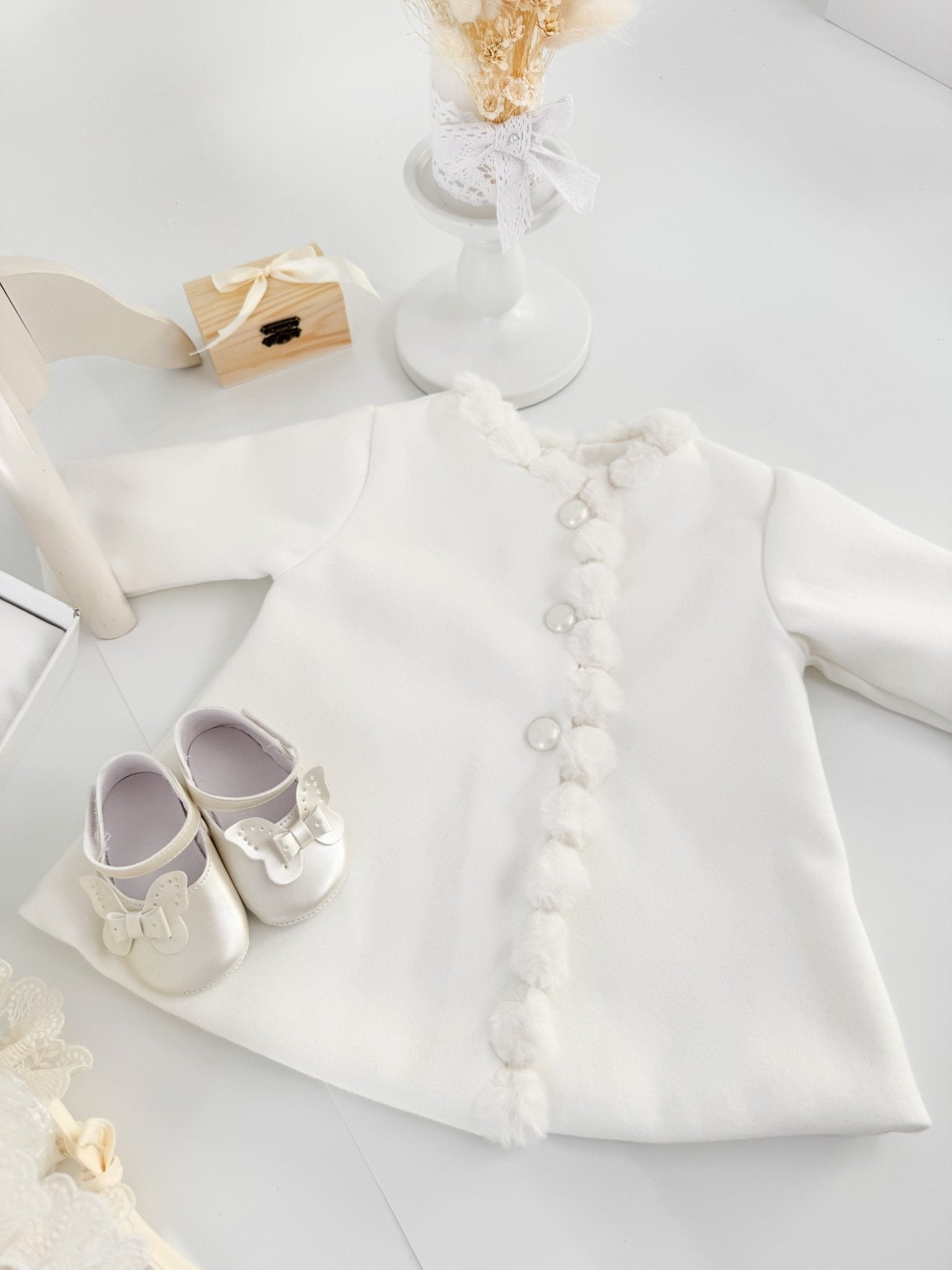 Trusou botez complet cu rochita eleganta si lumanare personalizata manual - Ecateris - Botez bebelusi