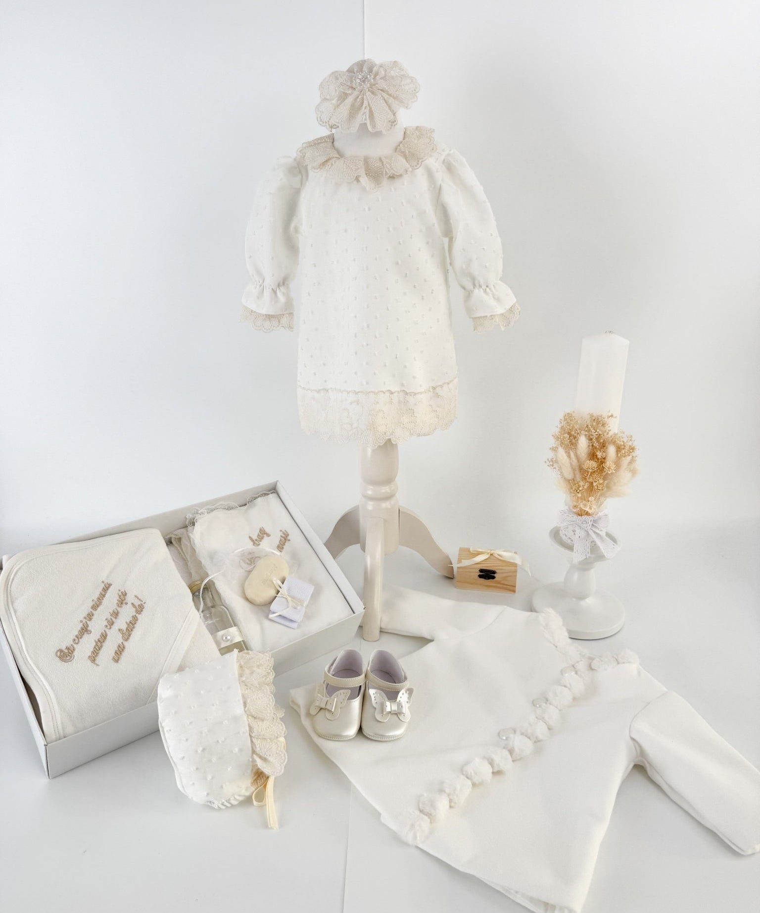 Trusou botez complet cu rochita eleganta si lumanare personalizata manual - Ecateris - Botez bebelusi