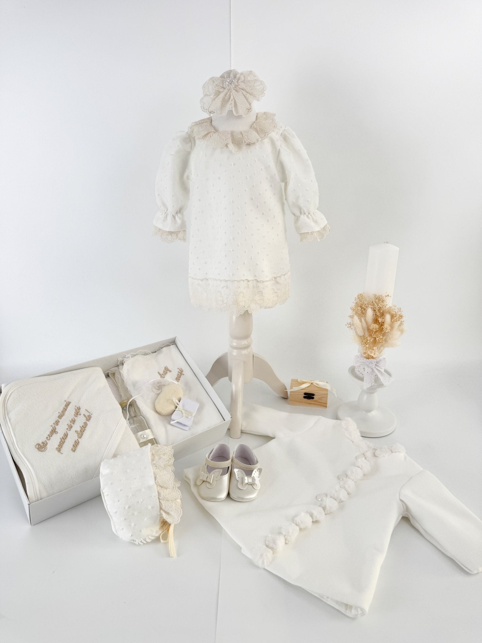 Trusou botez complet cu rochita eleganta si lumanare personalizata manual - Ecateris - Botez bebelusi