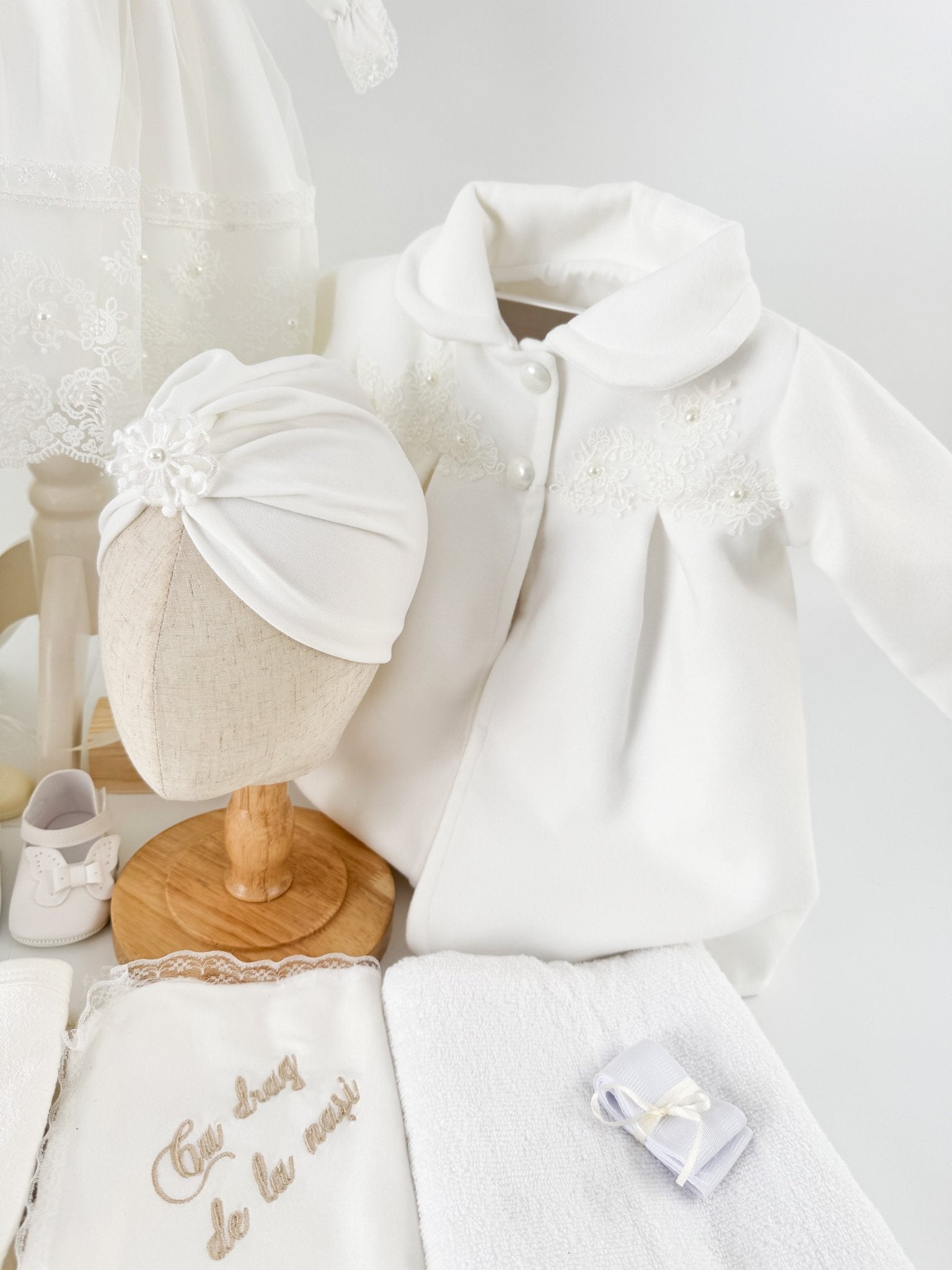 Trusou botez complet cu rochita eleganta si lumanare personalizata manual - Elenuta - Botez bebelusi