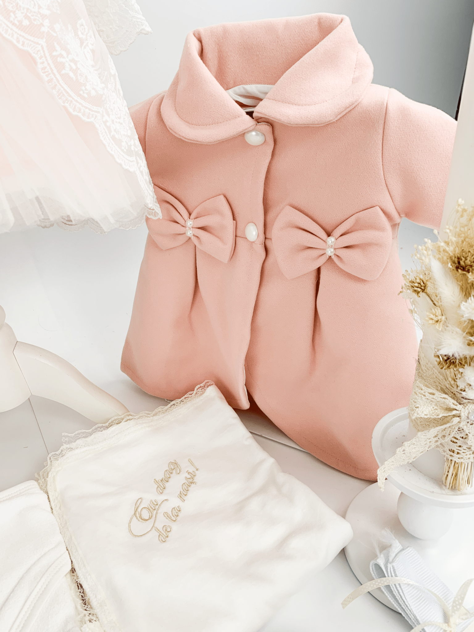 Trusou botez complet cu rochita eleganta si lumanare personalizata manual - Eloise - Botez bebelusi