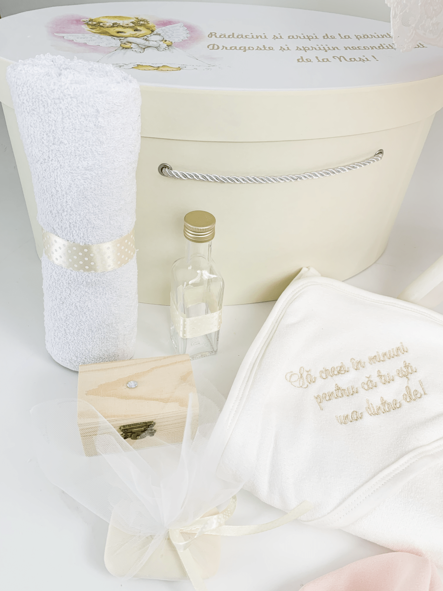 Trusou botez complet cu rochita eleganta si lumanare personalizata manual - Eloise - Botez bebelusi