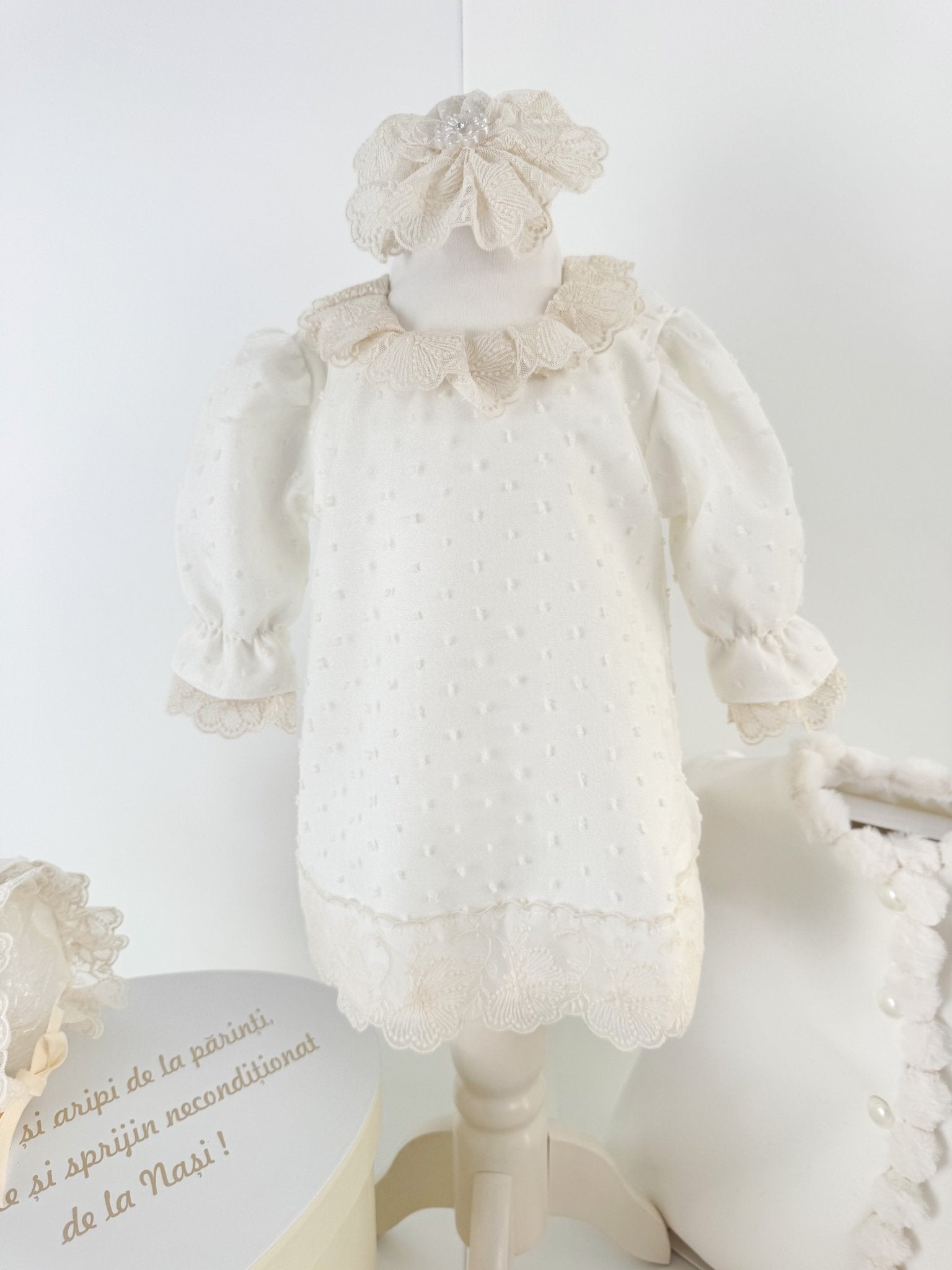 Trusou botez complet cu rochita eleganta si lumanare personalizata manual - Florica - Botez bebelusi