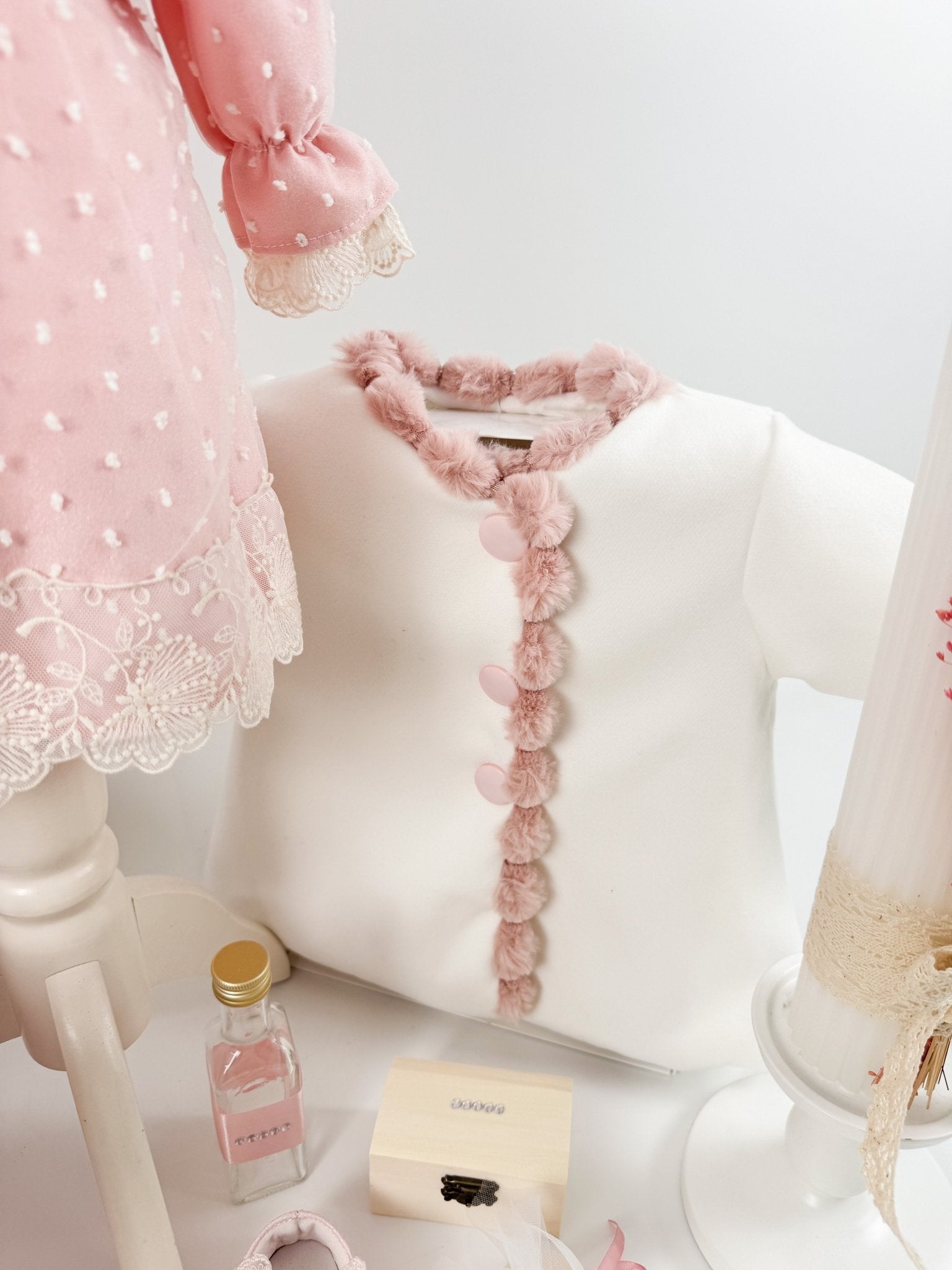 Trusou botez complet cu rochita eleganta si lumanare personalizata manual - Floricica - Botez bebelusi