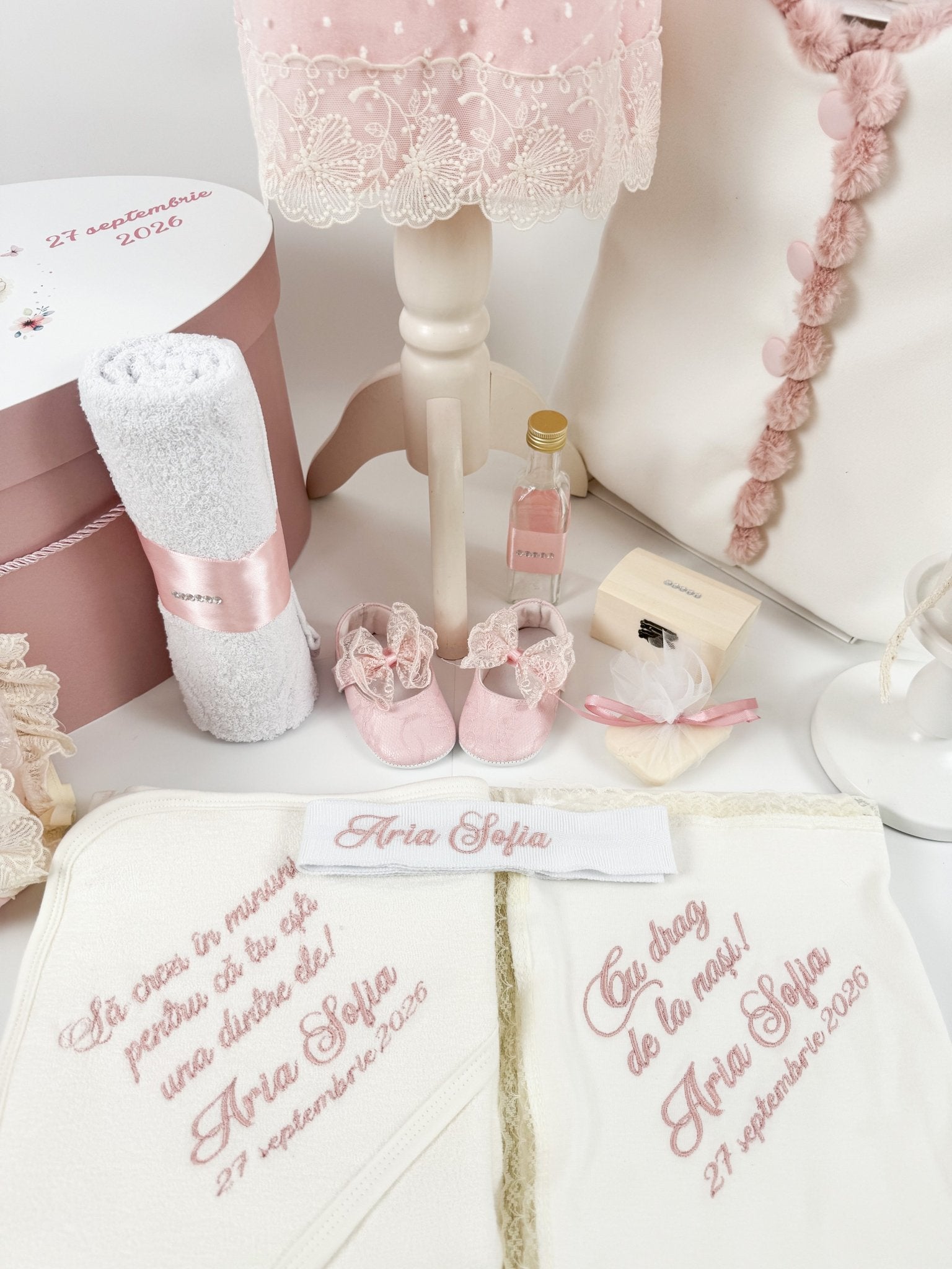 Trusou botez complet cu rochita eleganta si lumanare personalizata manual - Floricica - Botez bebelusi