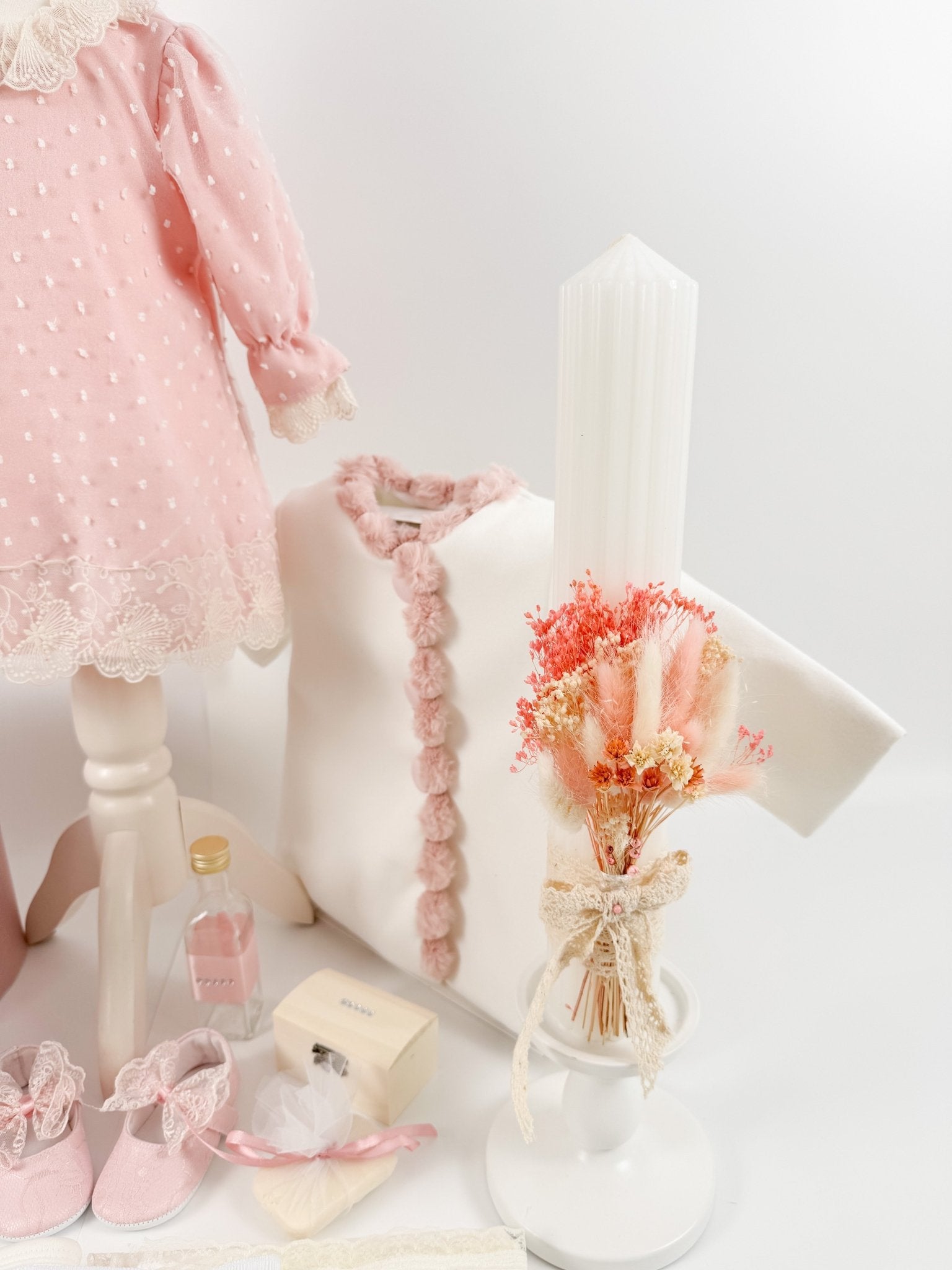 Trusou botez complet cu rochita eleganta si lumanare personalizata manual - Floricica - Botez bebelusi
