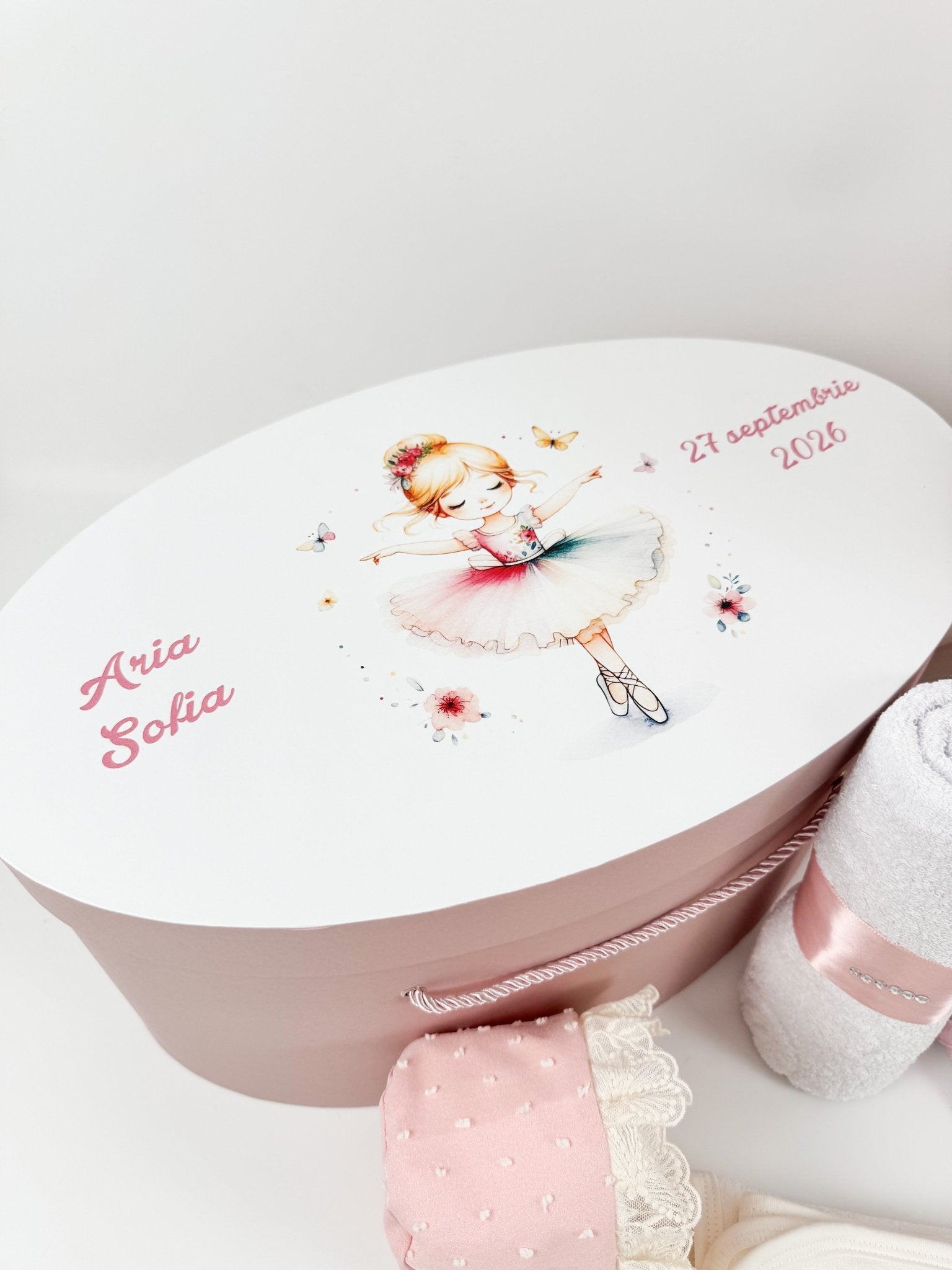 Trusou botez complet cu rochita eleganta si lumanare personalizata manual - Floricica - Botez bebelusi