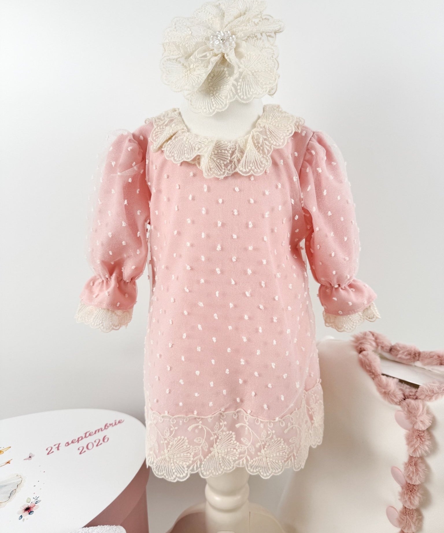 Trusou botez complet cu rochita eleganta si lumanare personalizata manual - Floricica - Botez bebelusi