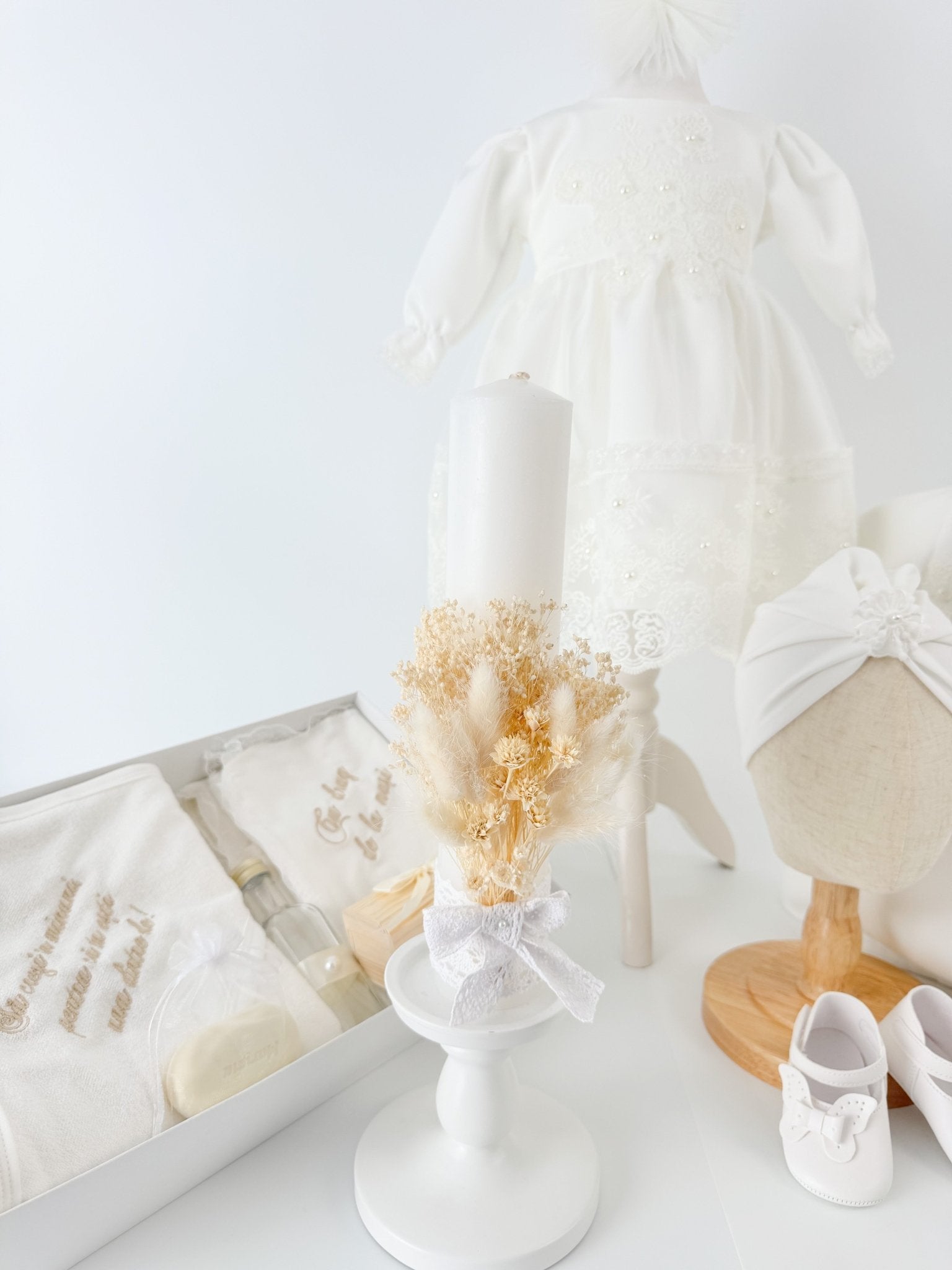 Trusou botez complet cu rochita eleganta si lumanare personalizata manual - Ioana - Botez bebelusi