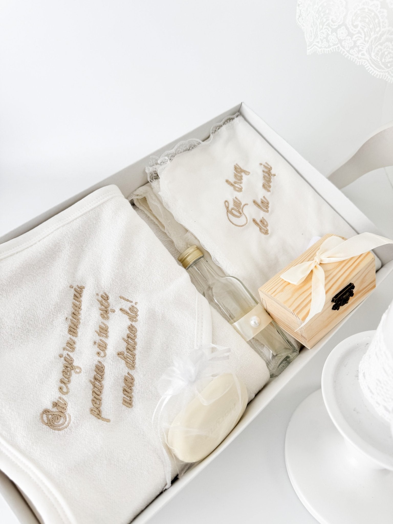 Trusou botez complet cu rochita eleganta si lumanare personalizata manual - Ioana - Botez bebelusi