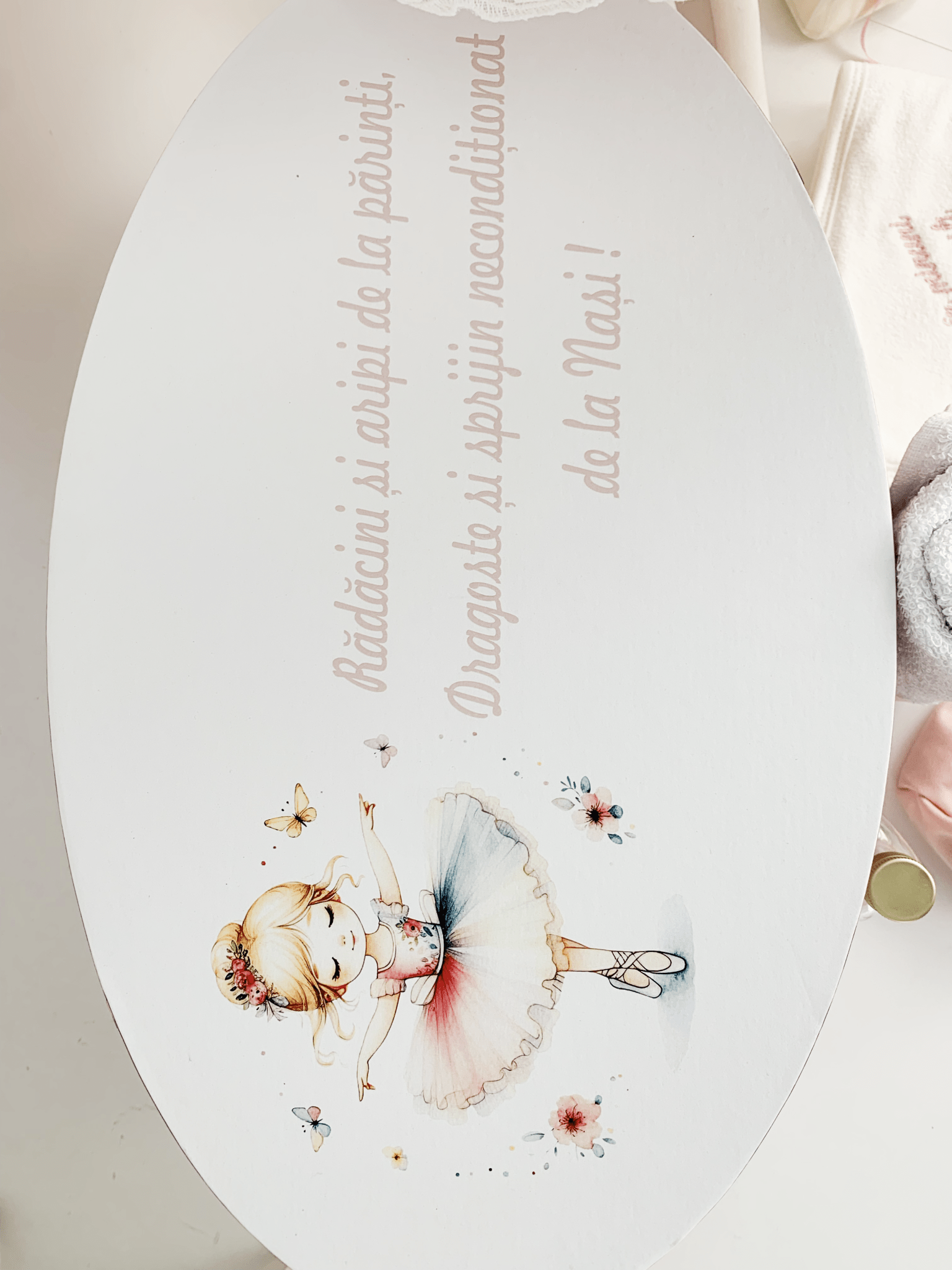 Trusou botez complet cu rochita eleganta si lumanare personalizata manual - Leah - Botez bebelusi