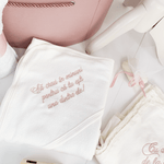 Trusou botez complet cu rochita eleganta si lumanare personalizata manual - Leah - Botez bebelusi