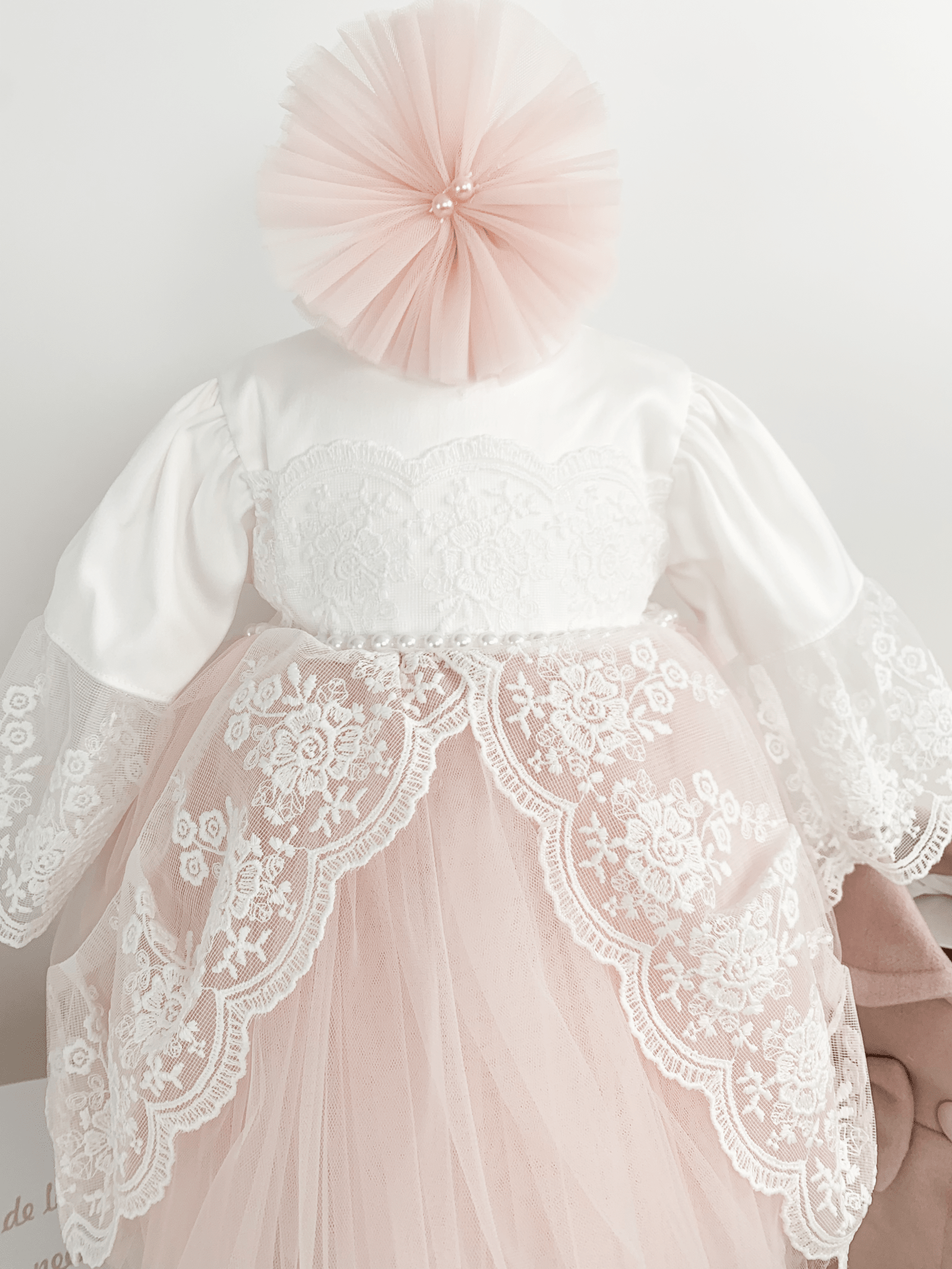 Trusou botez complet cu rochita eleganta si lumanare personalizata manual - Leah - Botez bebelusi