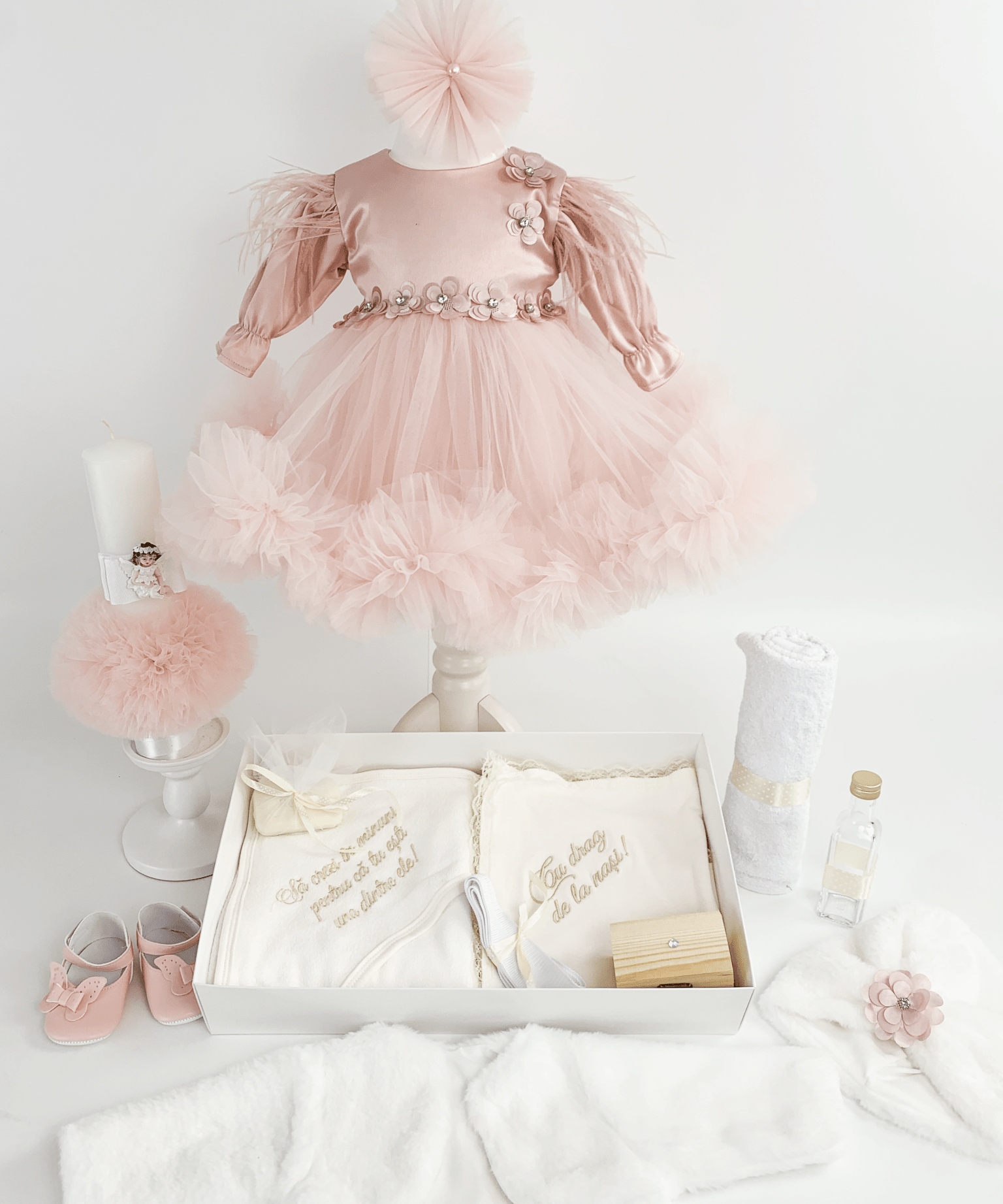 Trusou botez complet cu rochita eleganta si lumanare personalizata manual - Lena - Botez bebelusi