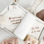 Trusou botez complet cu rochita eleganta si lumanare personalizata manual - Mirabel - Botez bebelusi