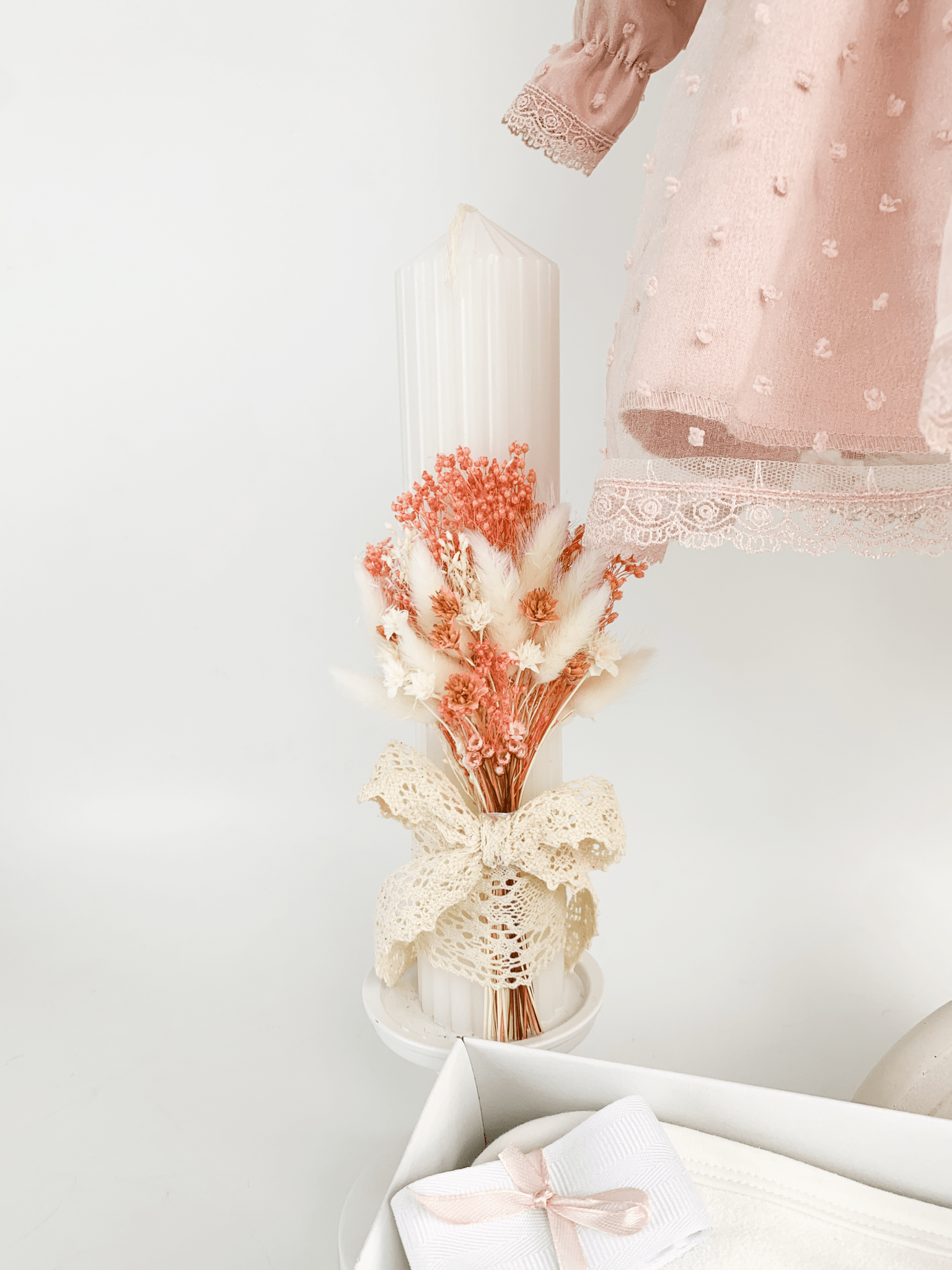 Trusou botez complet cu rochita eleganta si lumanare personalizata manual - Mirabel - Botez bebelusi