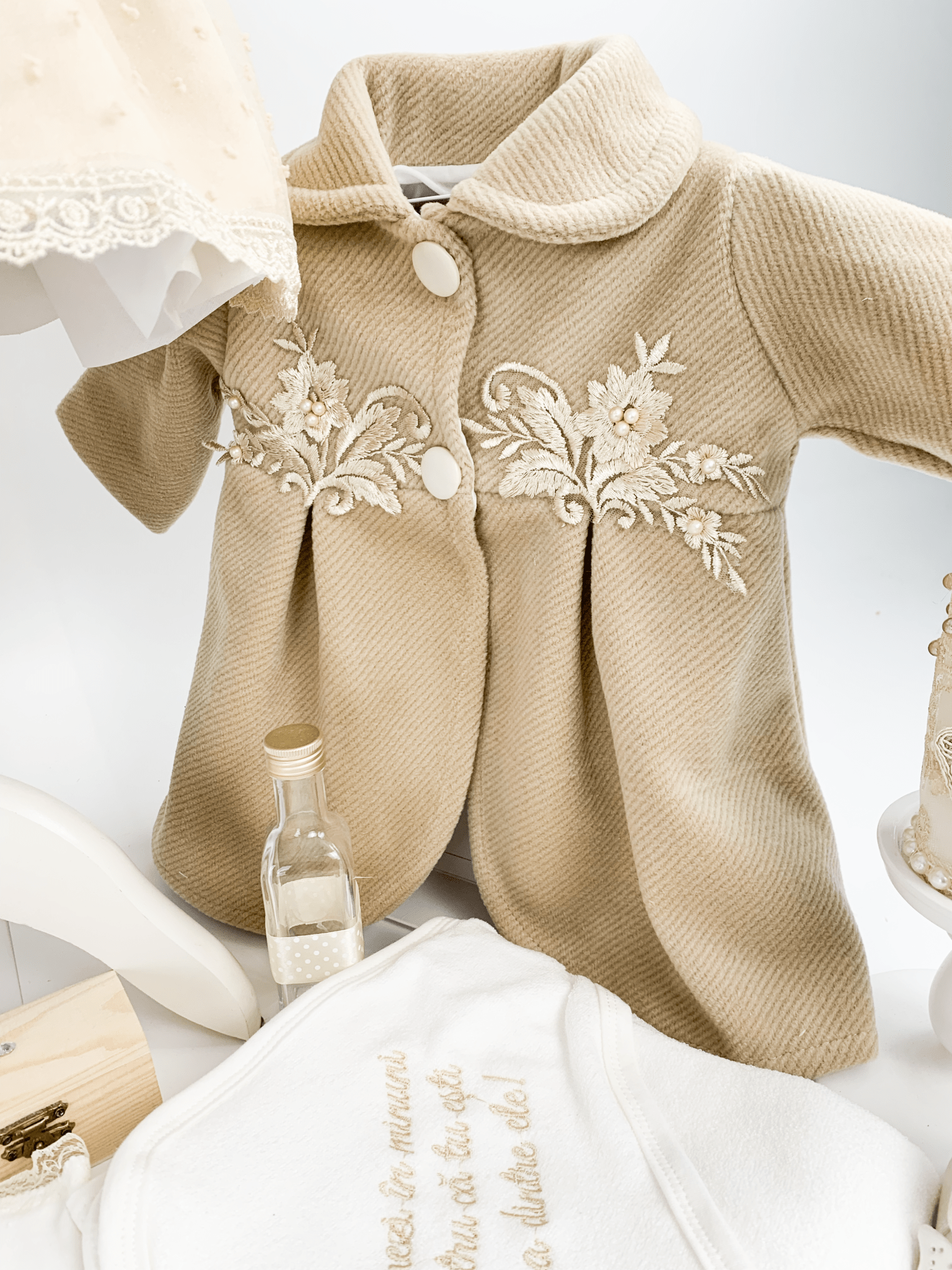 Trusou botez complet cu rochita eleganta si lumanare personalizata manual - Pauline - Botez bebelusi