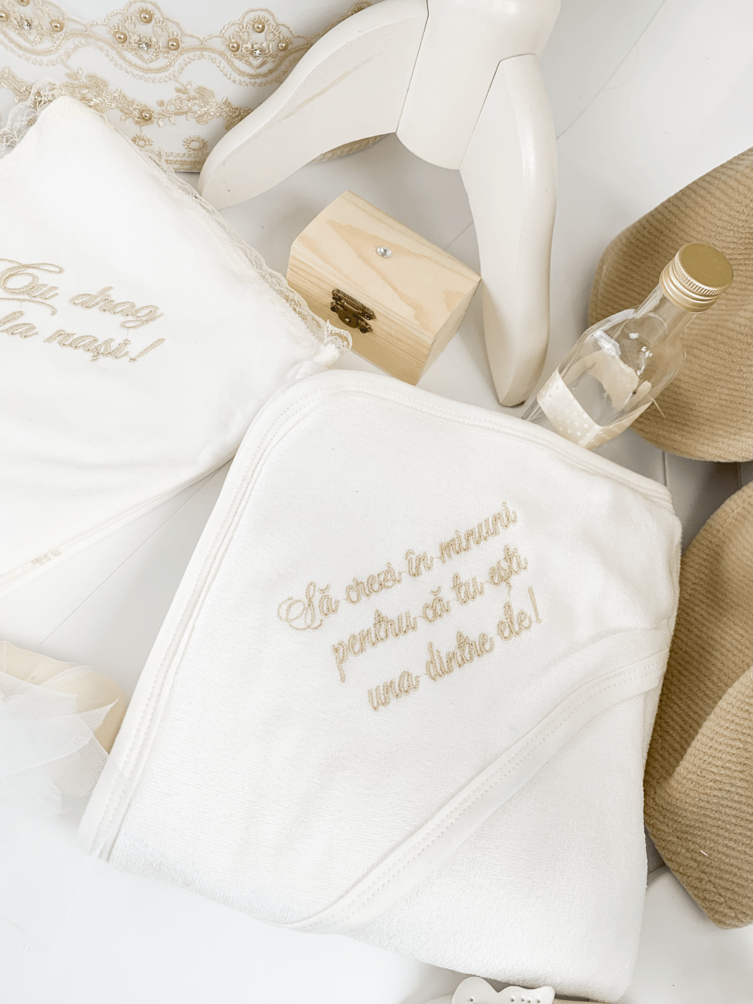 Trusou botez complet cu rochita eleganta si lumanare personalizata manual - Pauline - Botez bebelusi