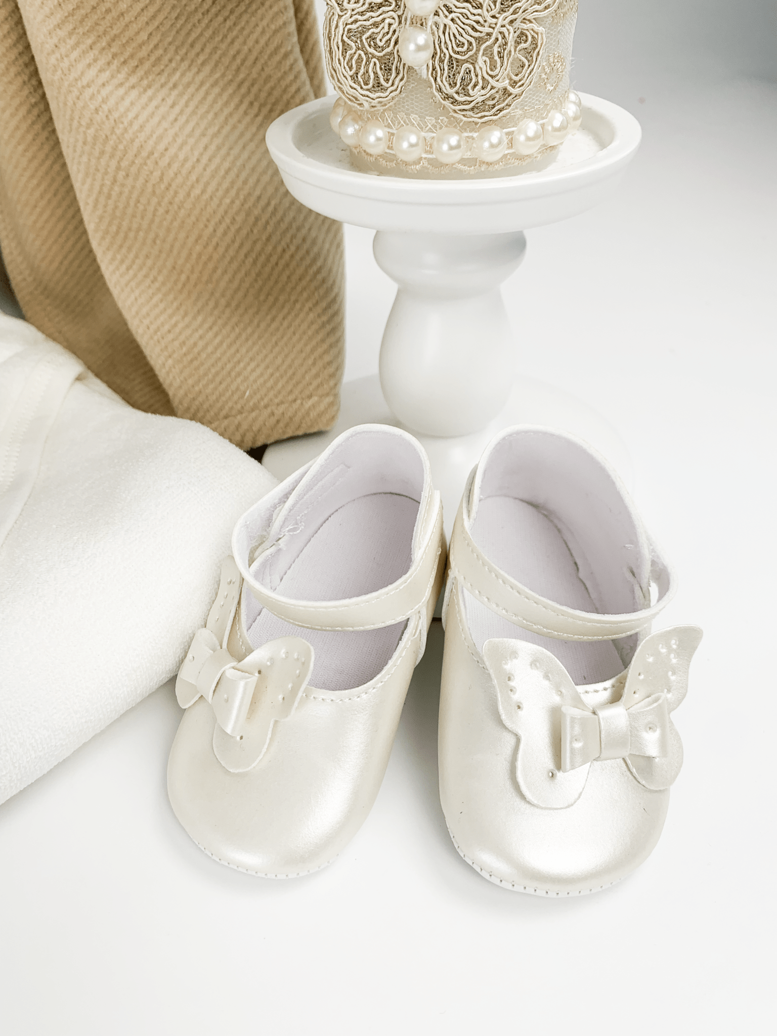 Trusou botez complet cu rochita eleganta si lumanare personalizata manual - Pauline - Botez bebelusi