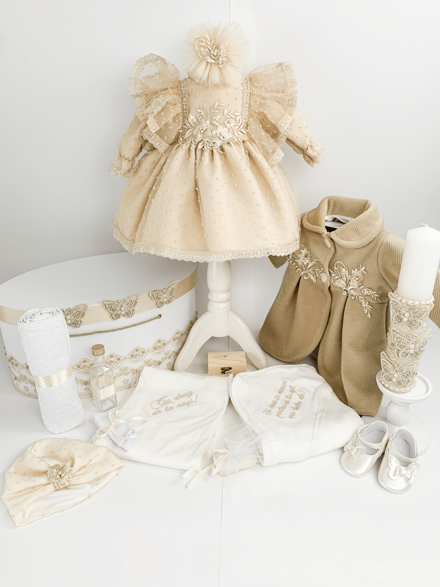 Trusou botez complet cu rochita eleganta si lumanare personalizata manual - Pauline - Botez bebelusi