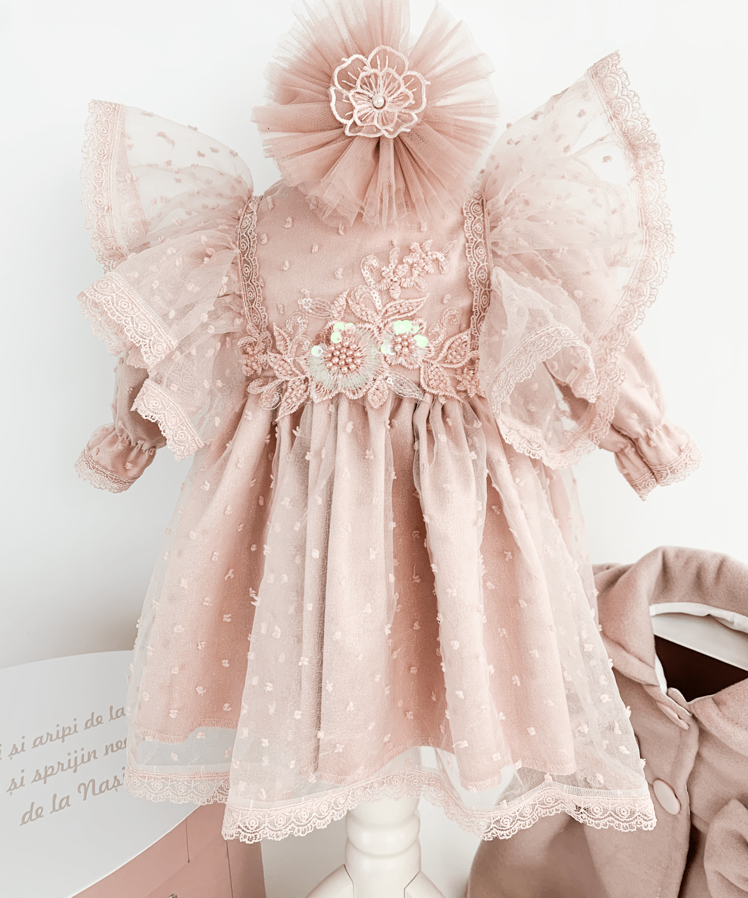 Trusou botez complet cu rochita eleganta si lumanare personalizata manual - Roxane - Botez bebelusi