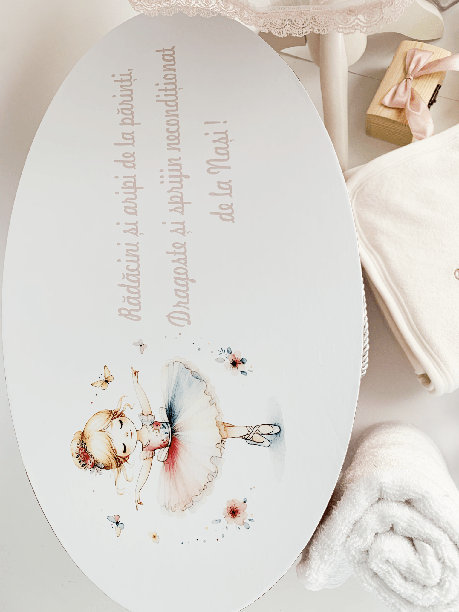 Trusou botez complet cu rochita eleganta si lumanare personalizata manual - Roxane - Botez bebelusi