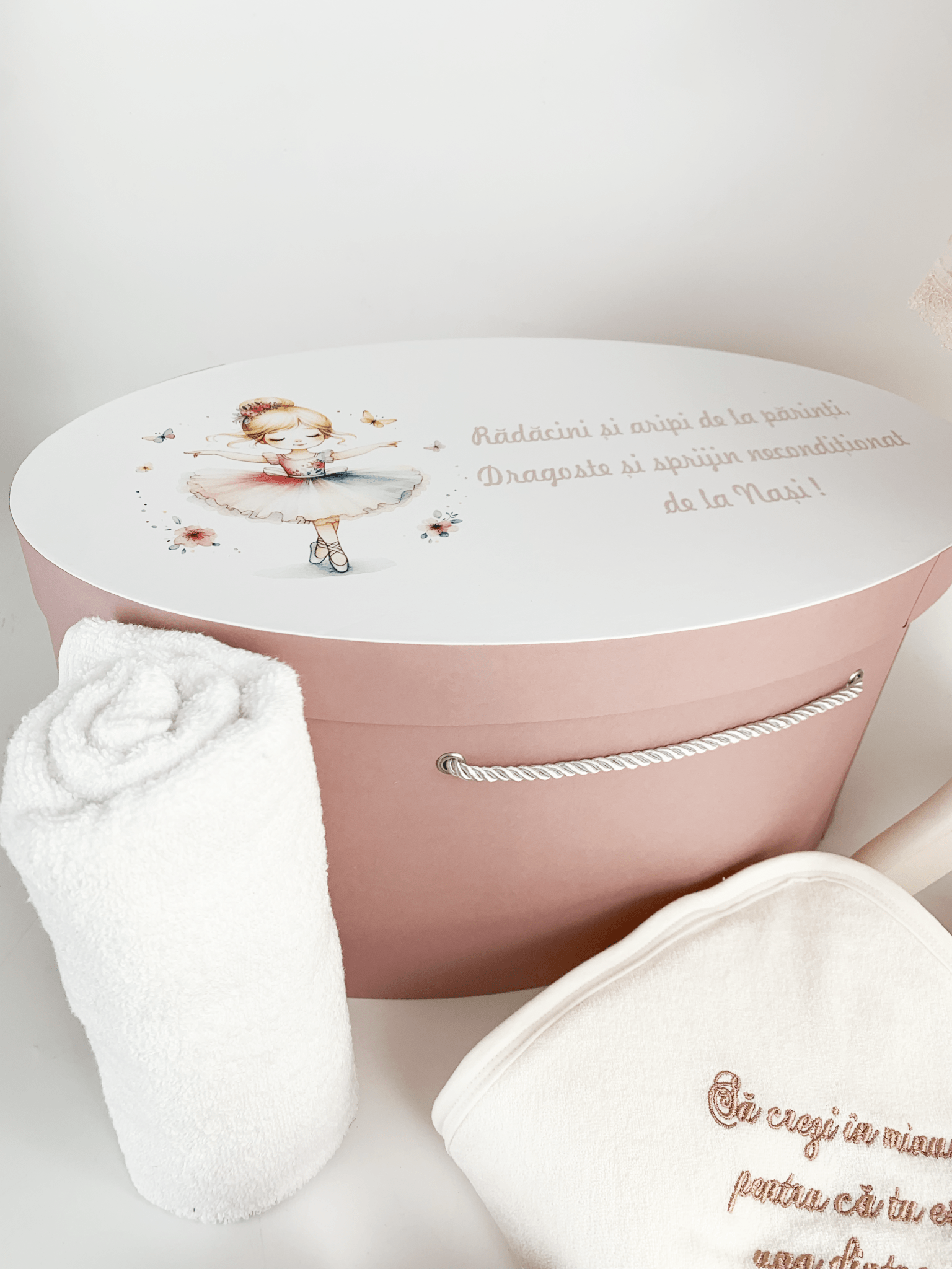 Trusou botez complet cu rochita eleganta si lumanare personalizata manual - Roxane - Botez bebelusi