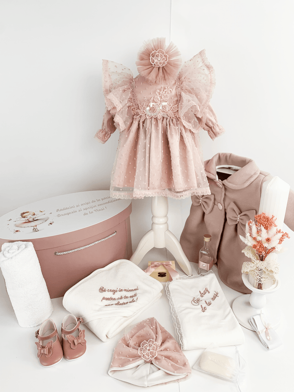 Trusou botez complet cu rochita eleganta si lumanare personalizata manual - Roxane - Botez bebelusi