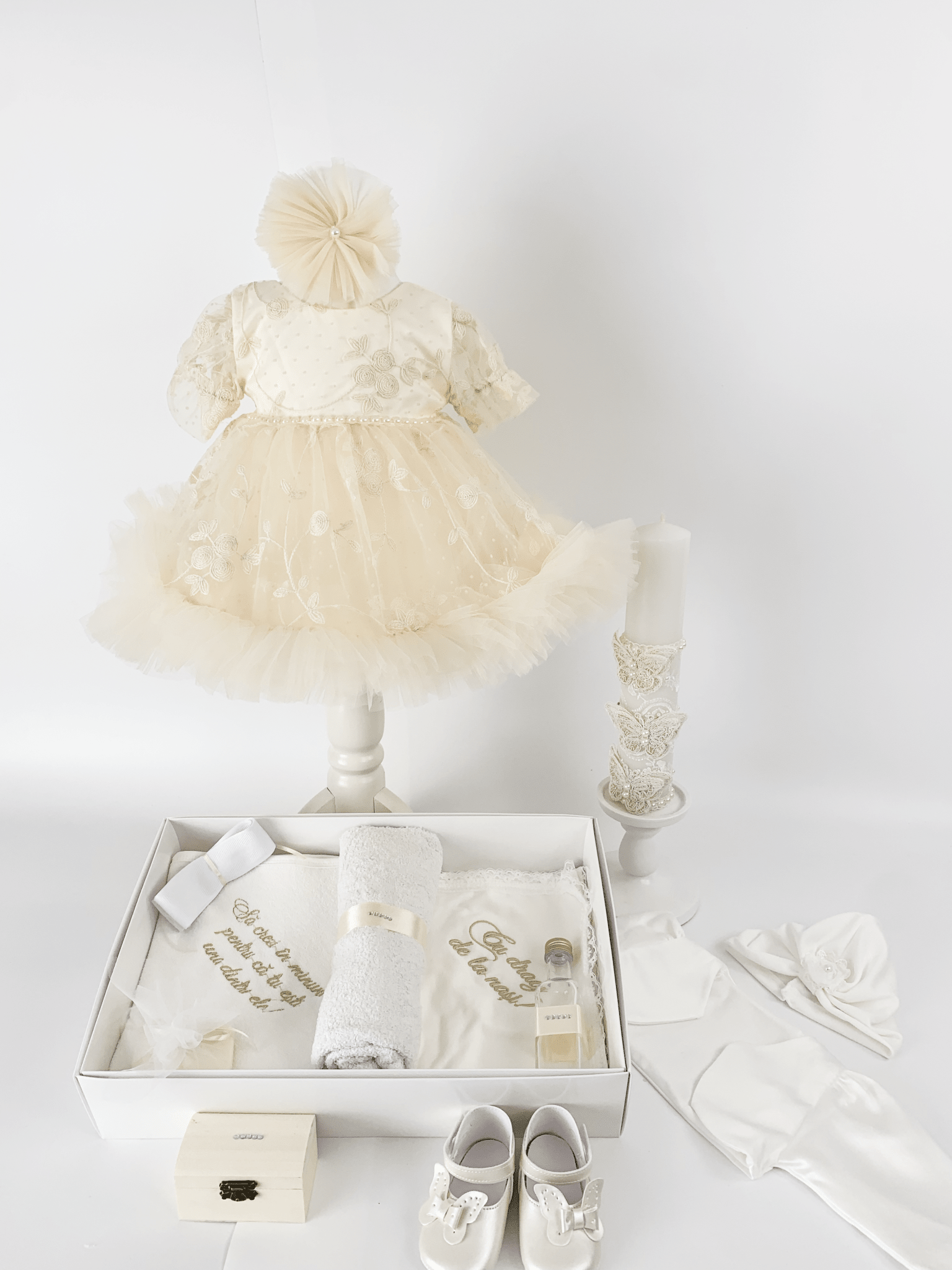 Trusou botez fetita cu dantela Calipso - Botez bebelusi