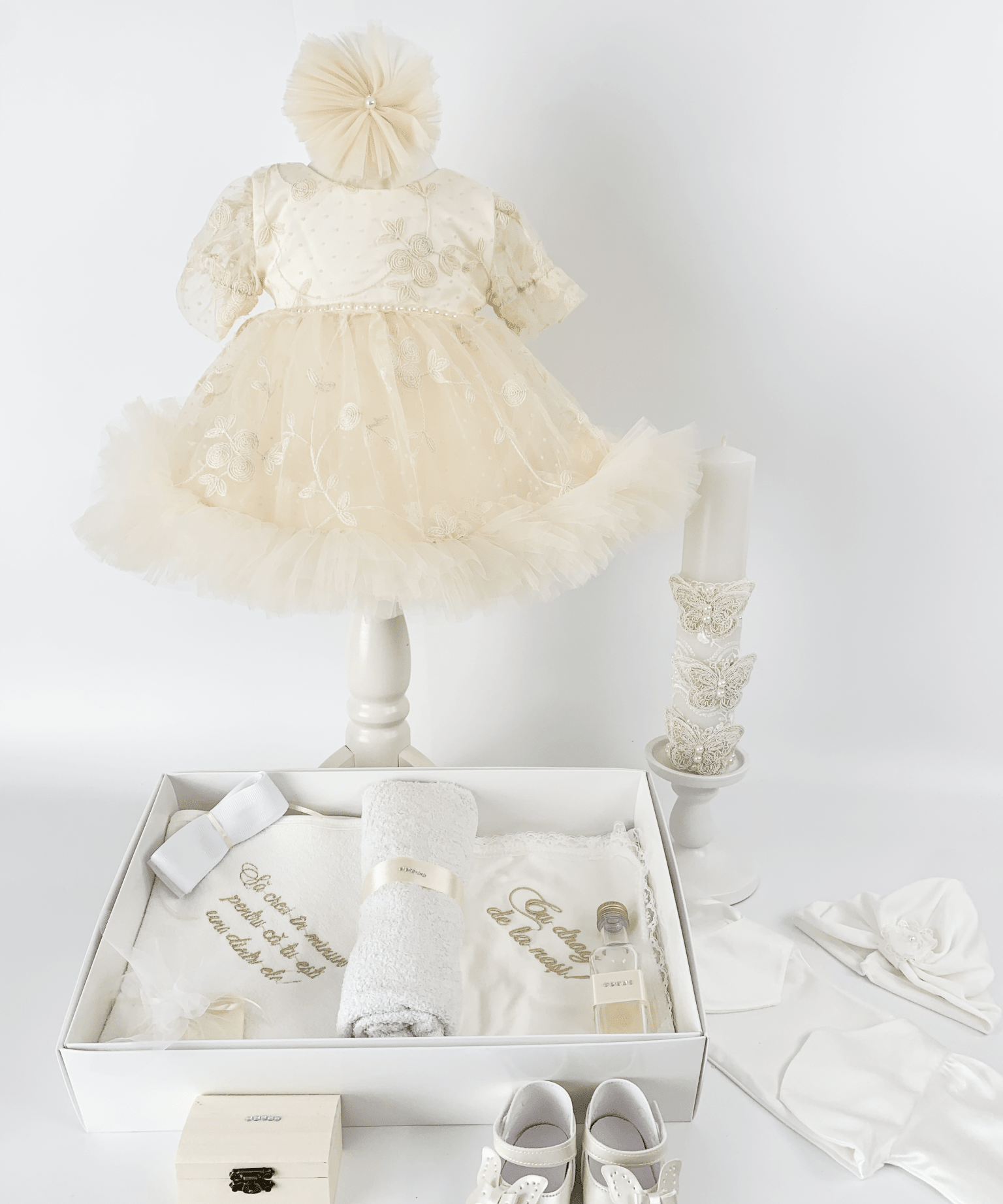Trusou botez fetita cu dantela Calipso - Botez bebelusi