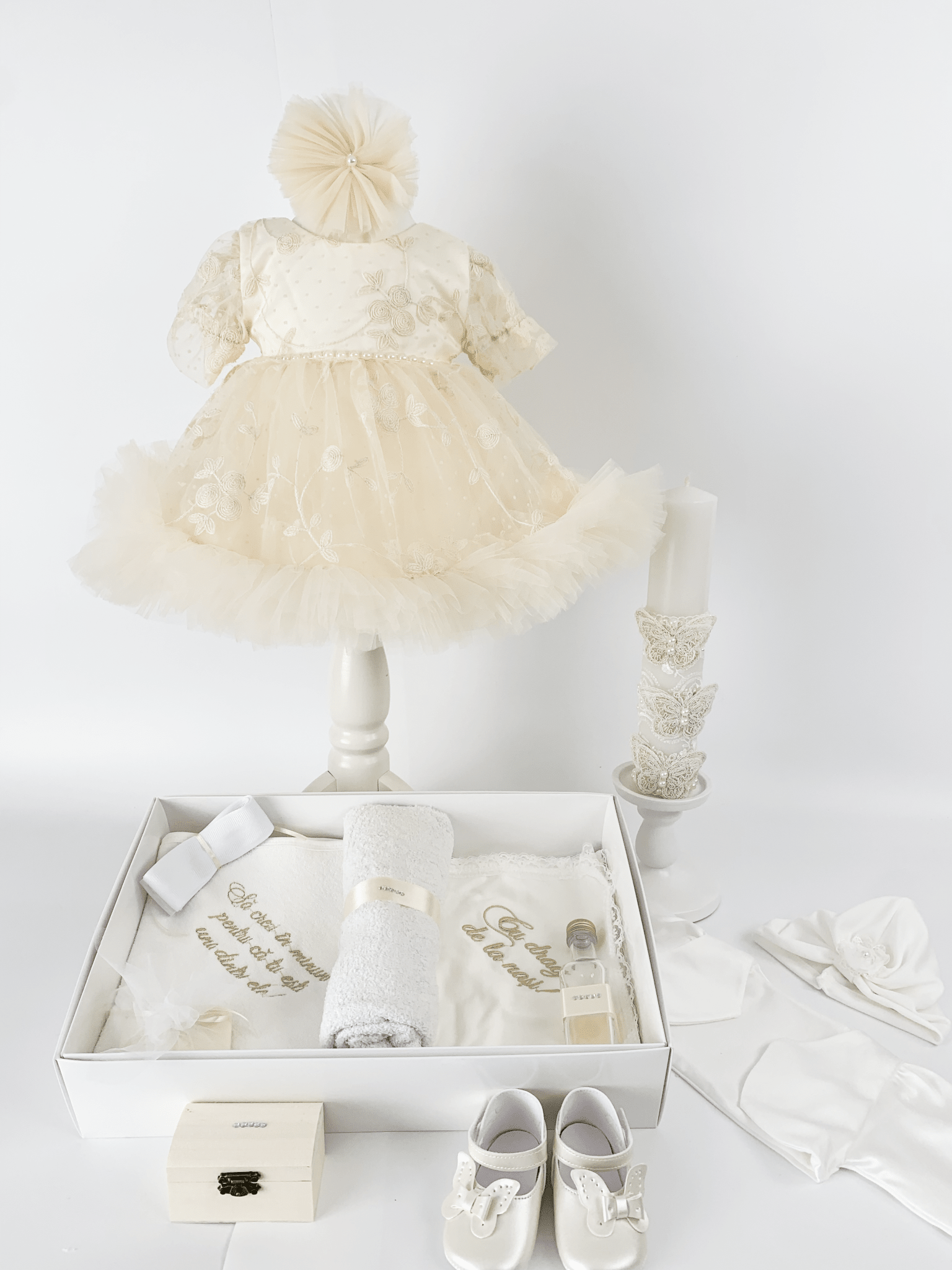Trusou botez fetita cu dantela Calipso - Botez bebelusi