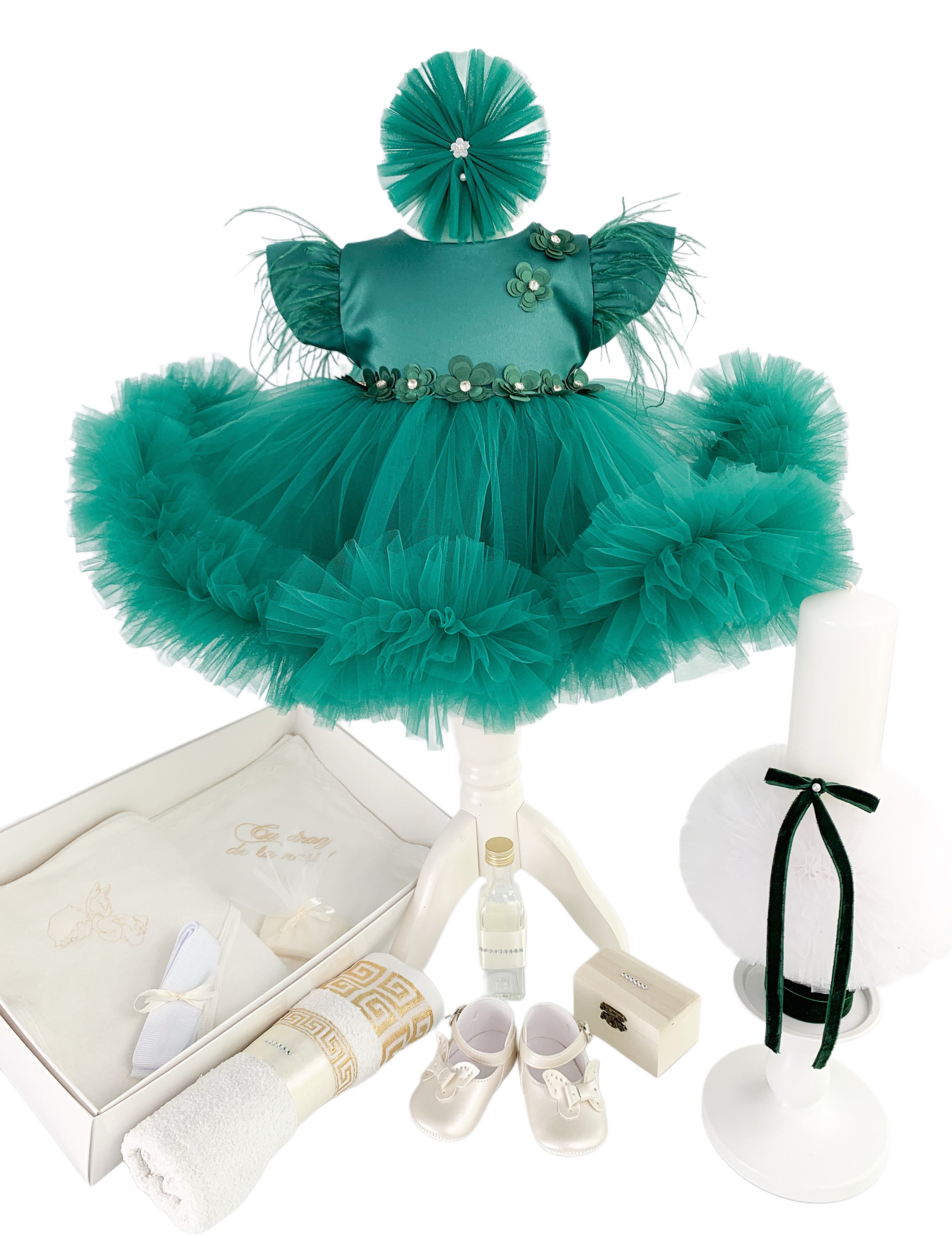 Trusou complet botez fetita cu rochie verde si lumanare