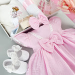 Trusou complet pentru botez fetite cu rochita roz si accesorii personalizate