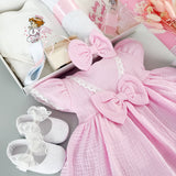 Trusou complet pentru botez fetite cu rochita roz si accesorii personalizate