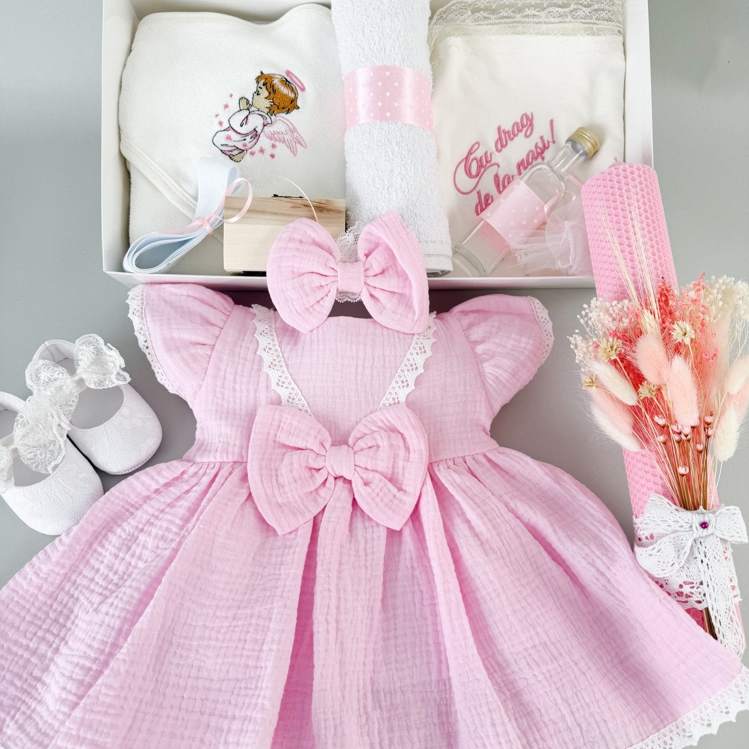 Trusou botez fetita cu rochita roz brodata personalizat manual