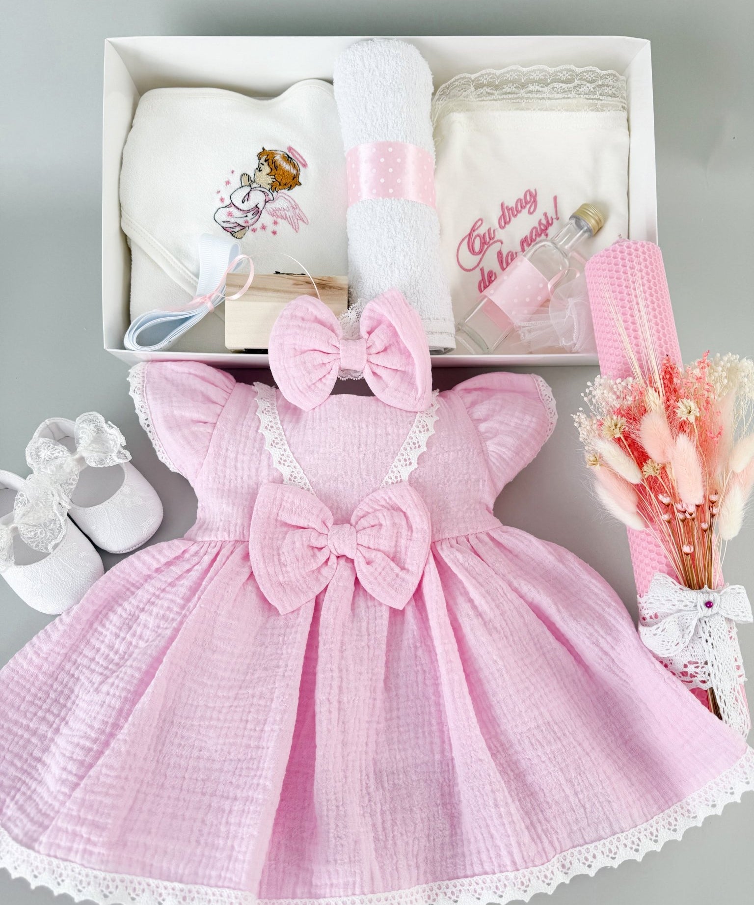Trusou botez fetita cu rochita roz brodata personalizat manual