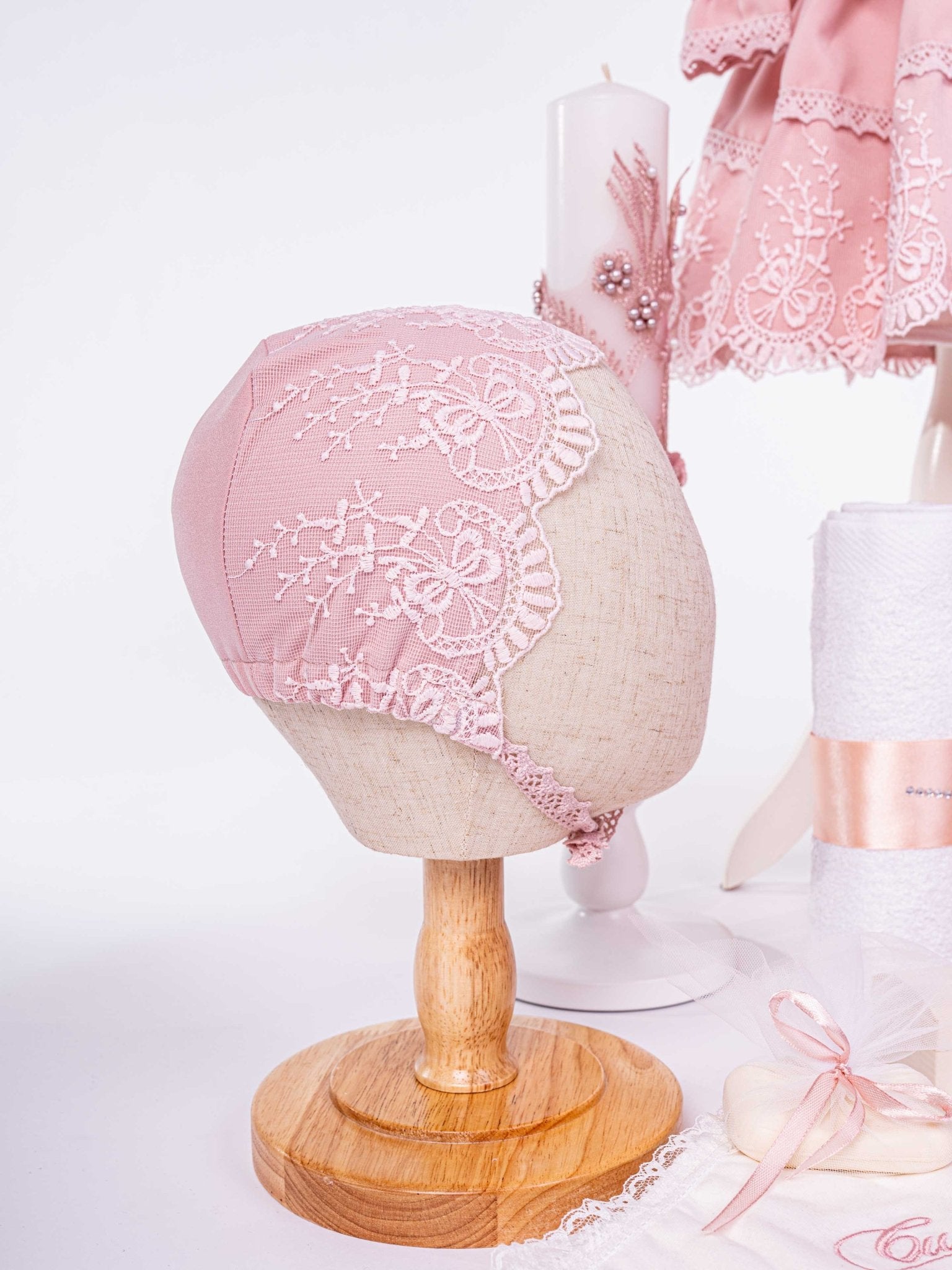 Trusou botez hand made cu rochita, lumanare si accesorii personalizate - Frederica - Botez bebelusi