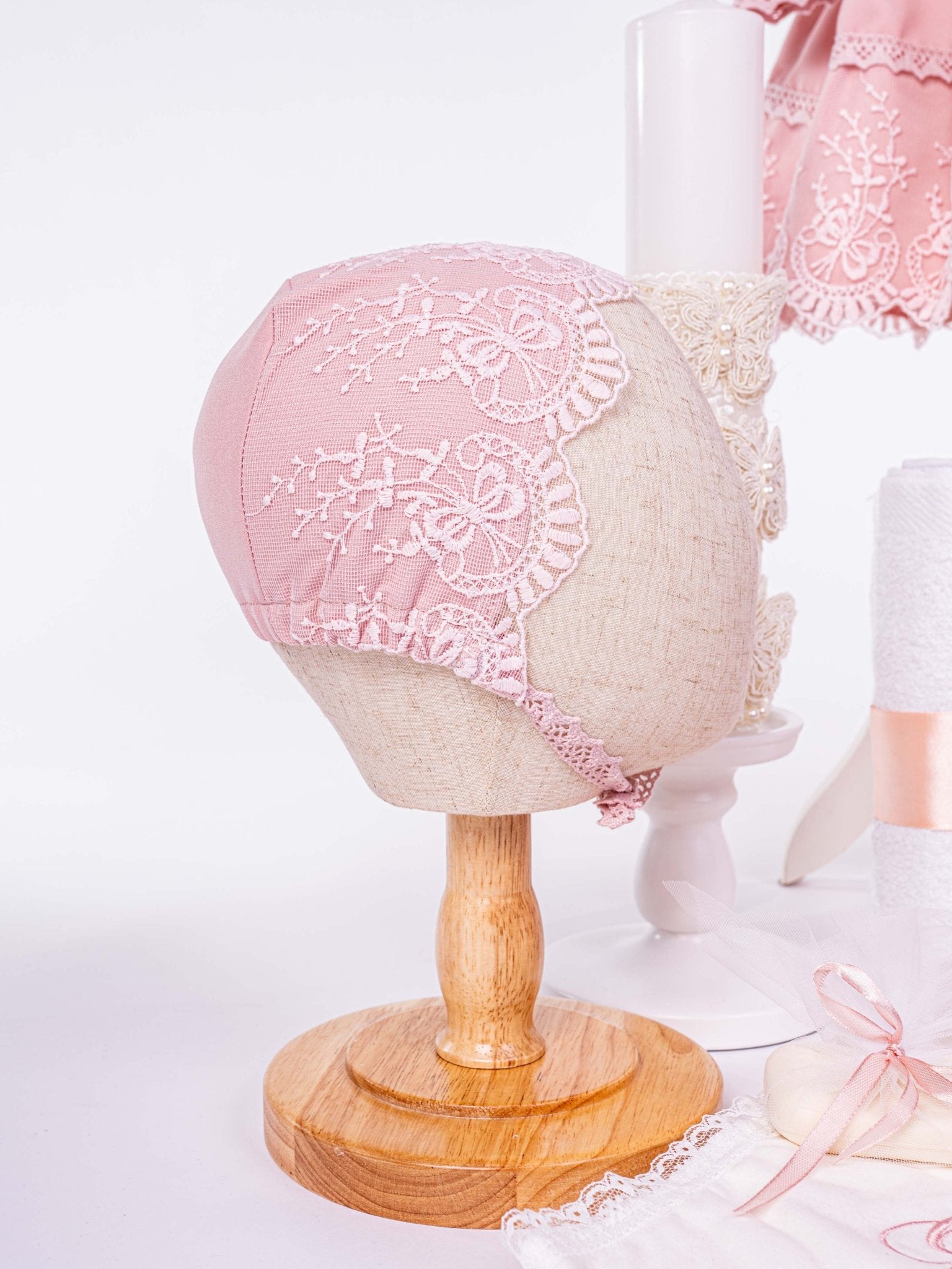 Trusou botez hand made cu rochita, lumanare si accesorii personalizate - Gisela - Botez bebelusi
