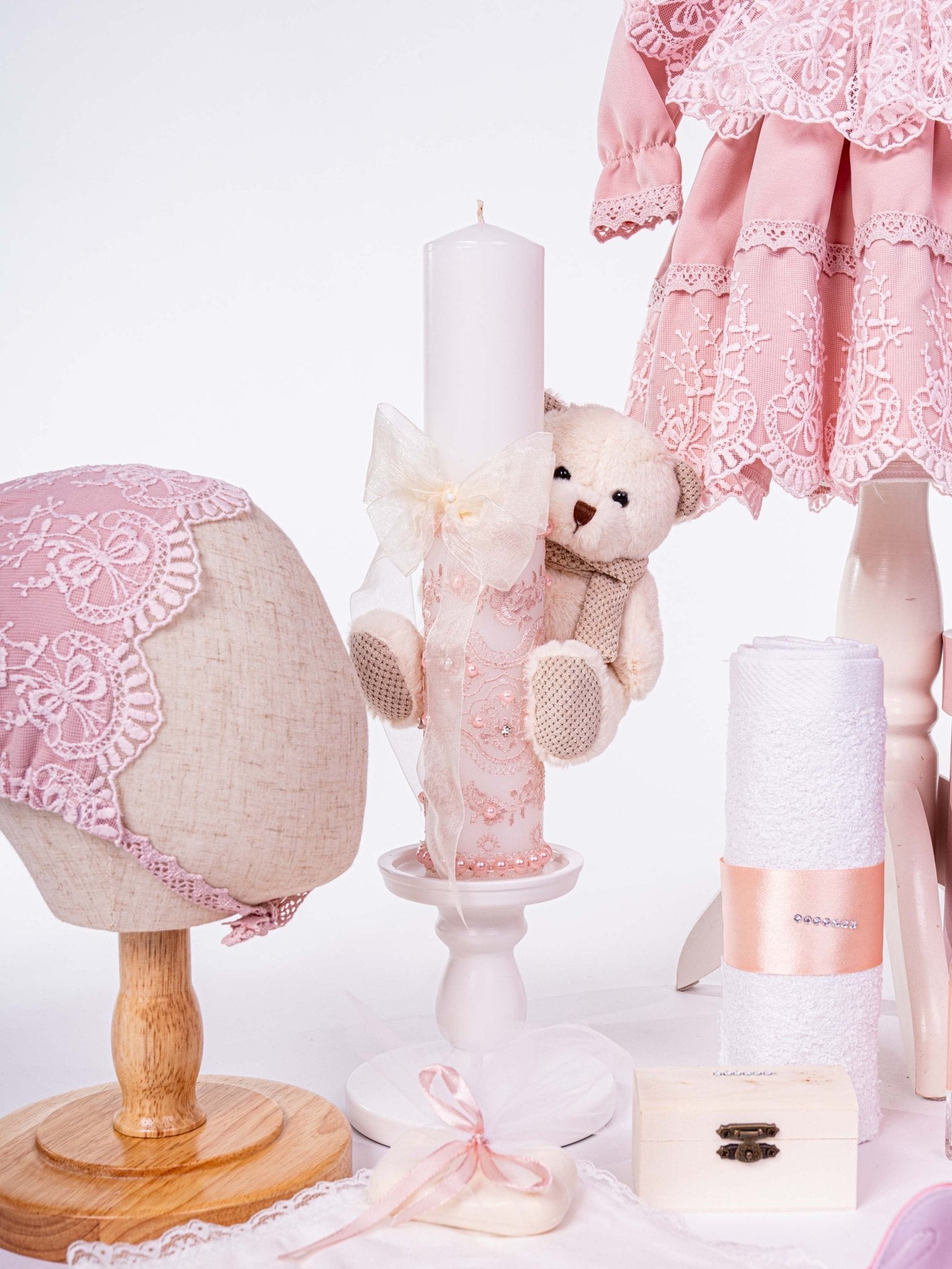 Trusou botez hand made cu rochita, lumanare si accesorii personalizate - Inara - Botez bebelusi