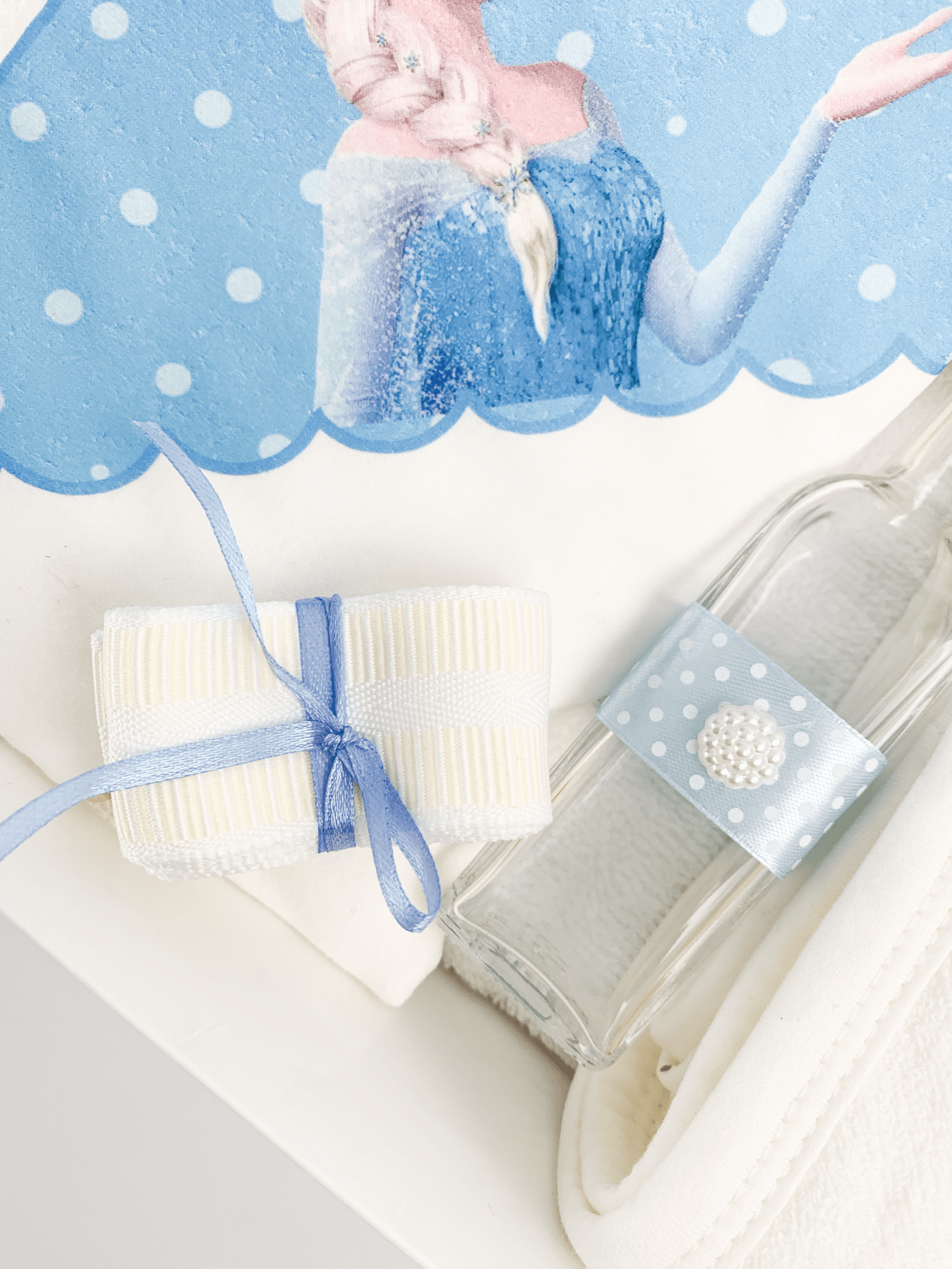 Trusou cu lumanare botez fetita Elsa - Botez bebelusi