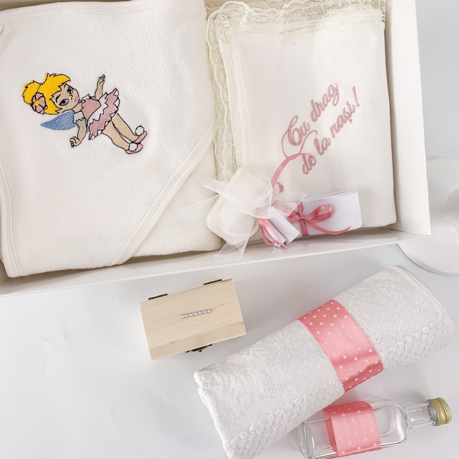 Trusou fetita roz cu fetita dansatoare si lumanare din ceara naturala - Botez bebelusi
