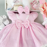 Trusou botez fetita roz brodat cu lumanare decorata manual cu flori uscate