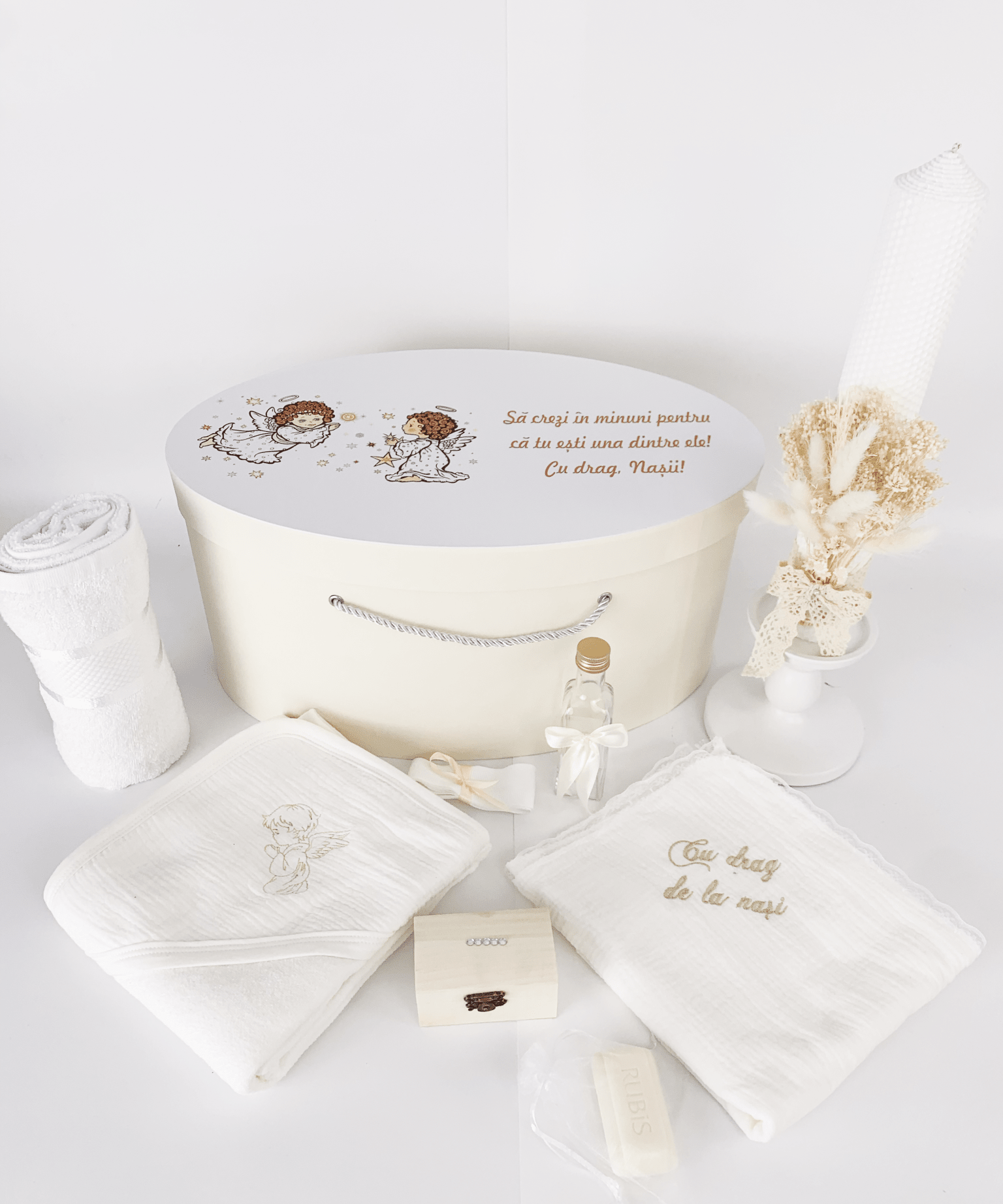Trusou personalizat botez cu cufar, muselina si lumanare ceara naturala - Alesia - Botez bebelusi