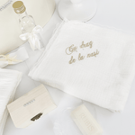 Trusou personalizat botez cu cufar, muselina si lumanare ceara naturala - Alesia - Botez bebelusi