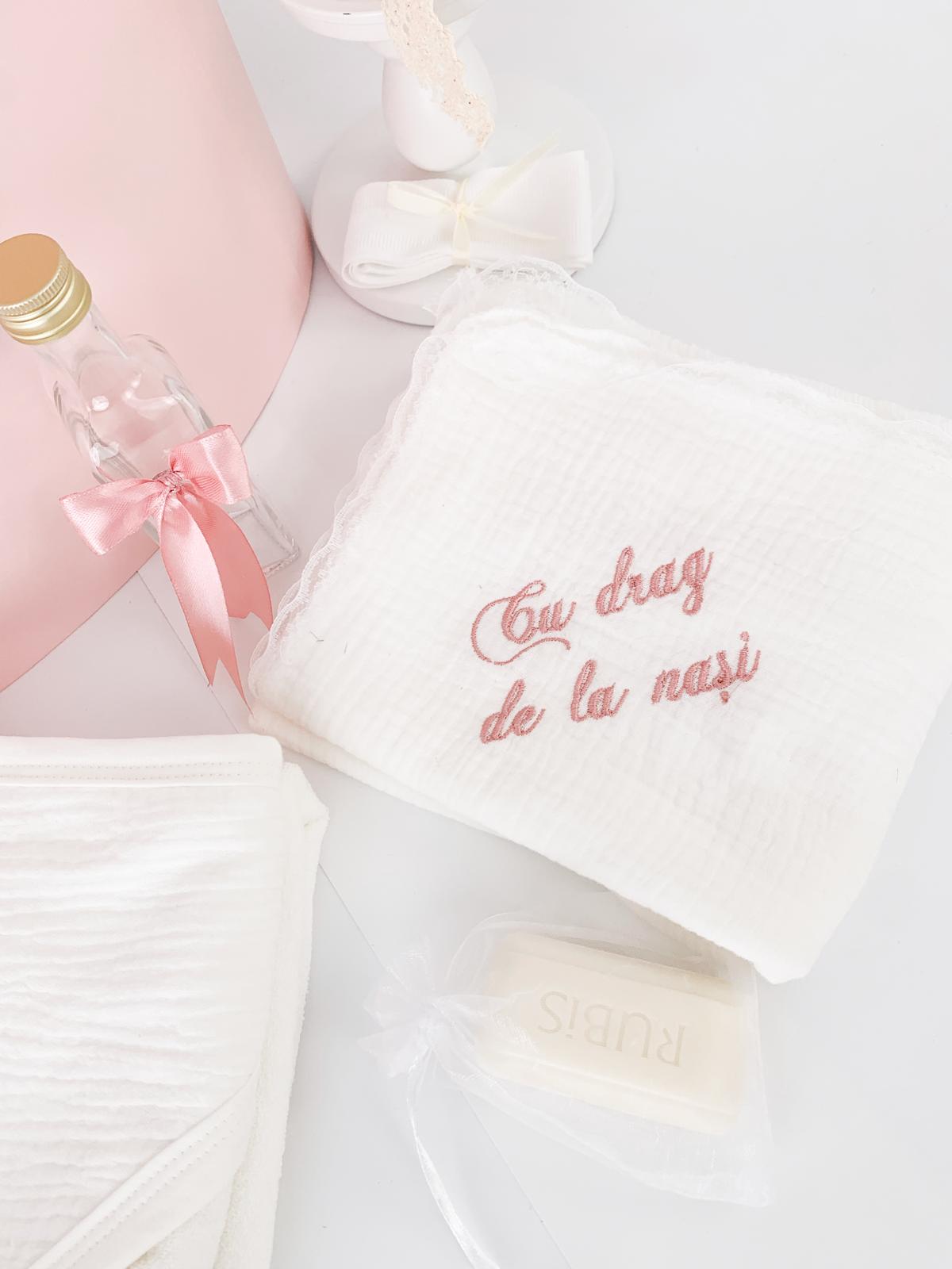 Trusou personalizat botez cu cufar, muselina si lumanare ceara naturala - Talia - Botez bebelusi